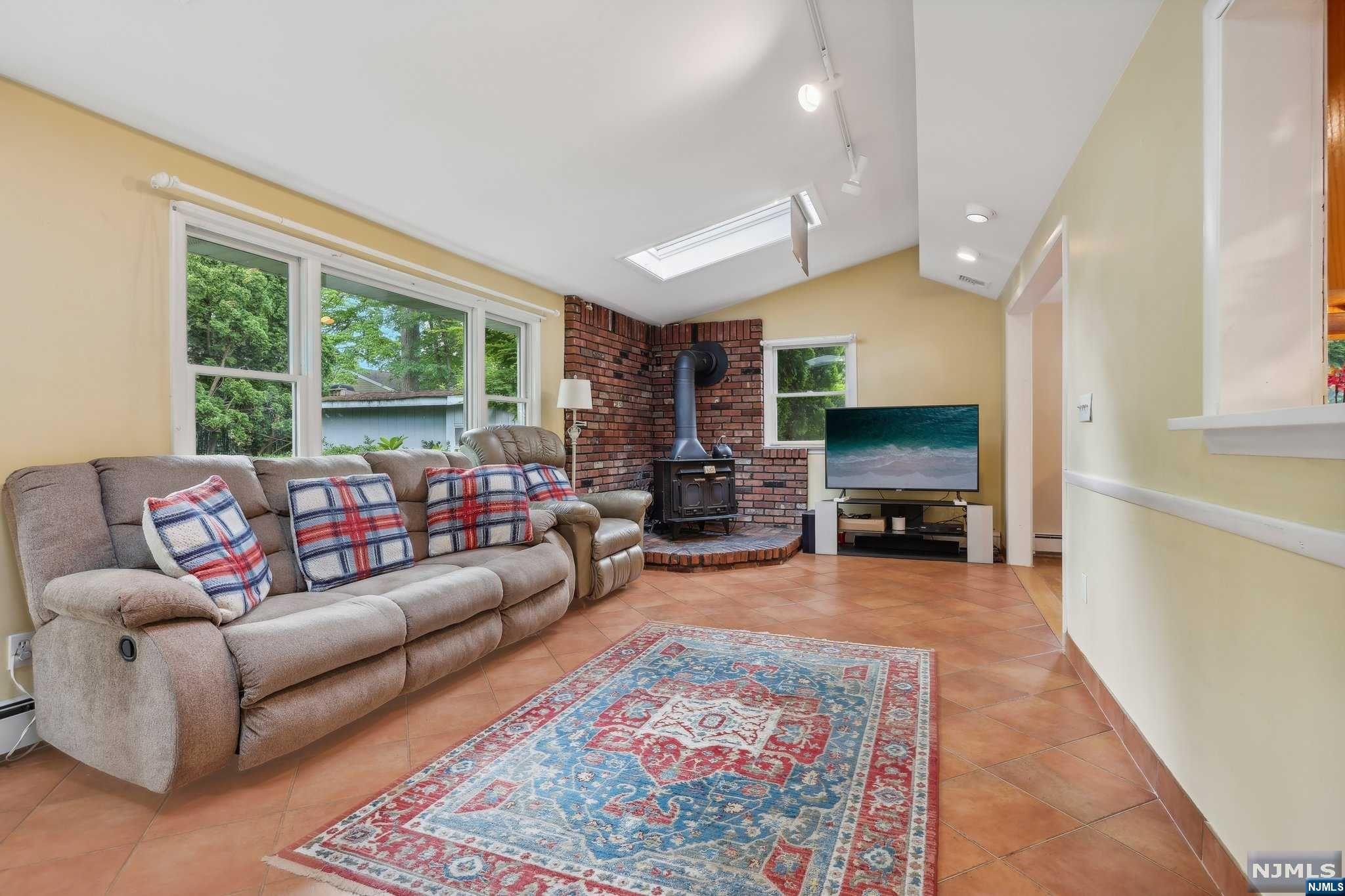 387 Walnut Street
