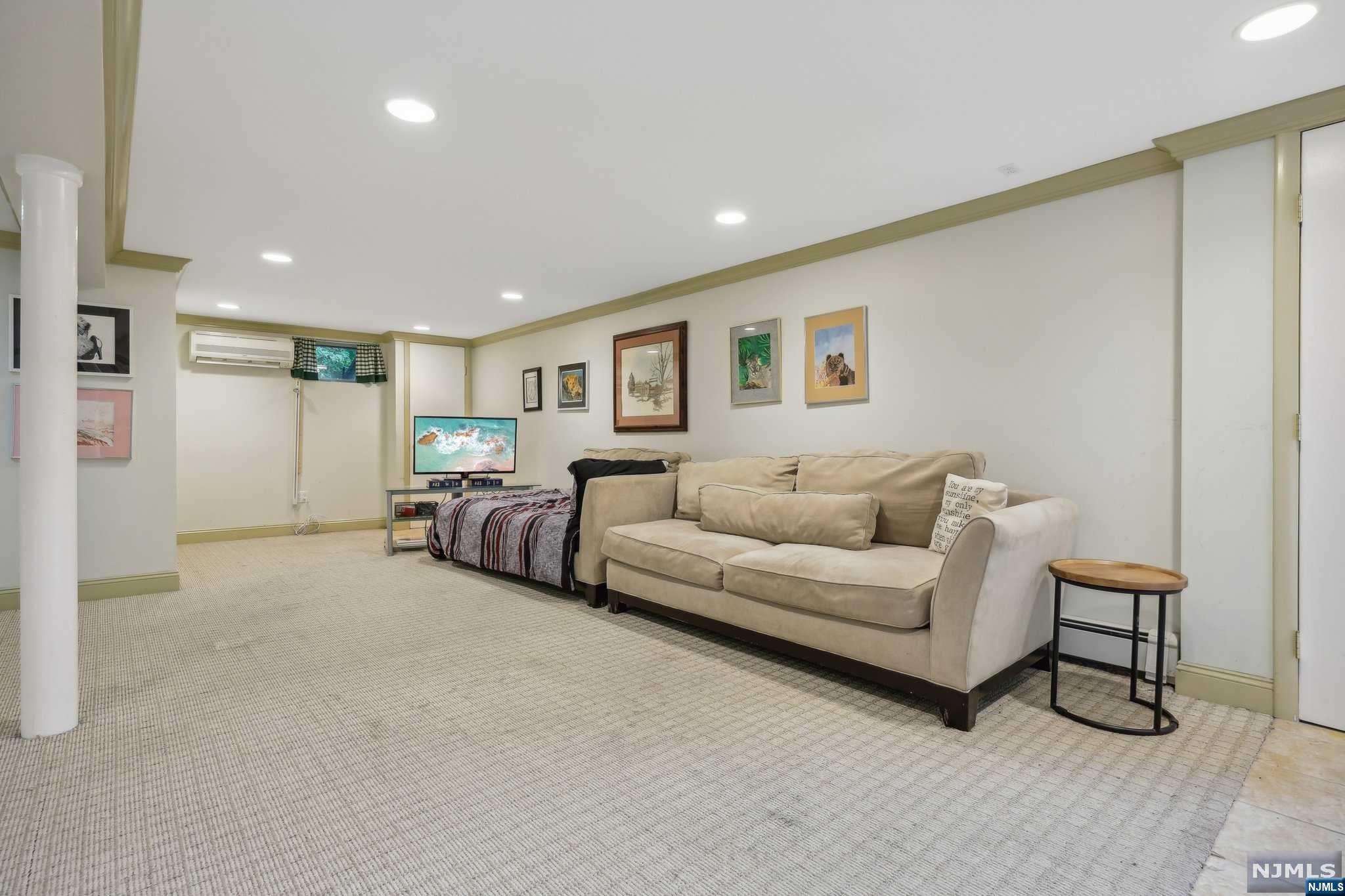 387 Walnut Street
