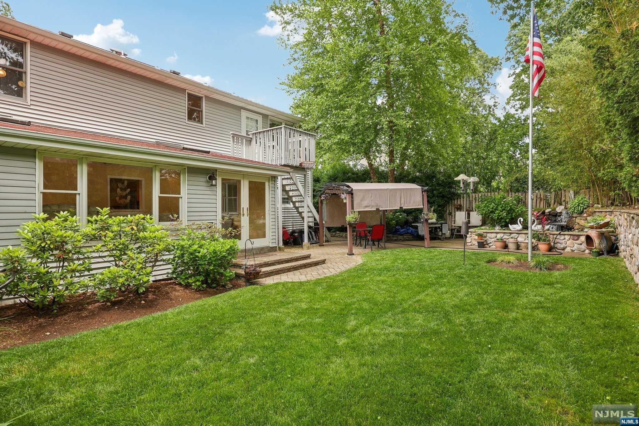 387 Walnut Street