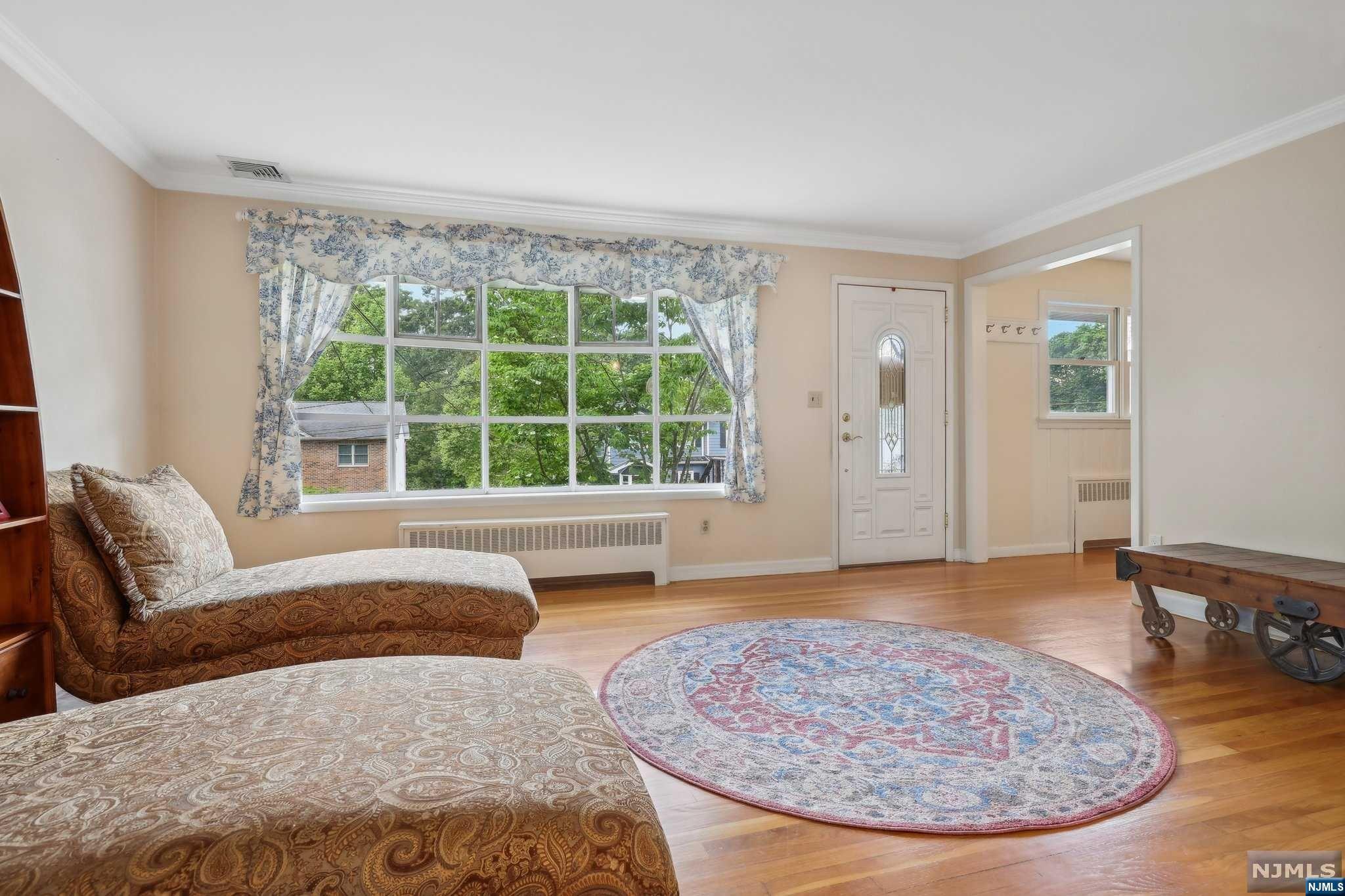 387 Walnut Street