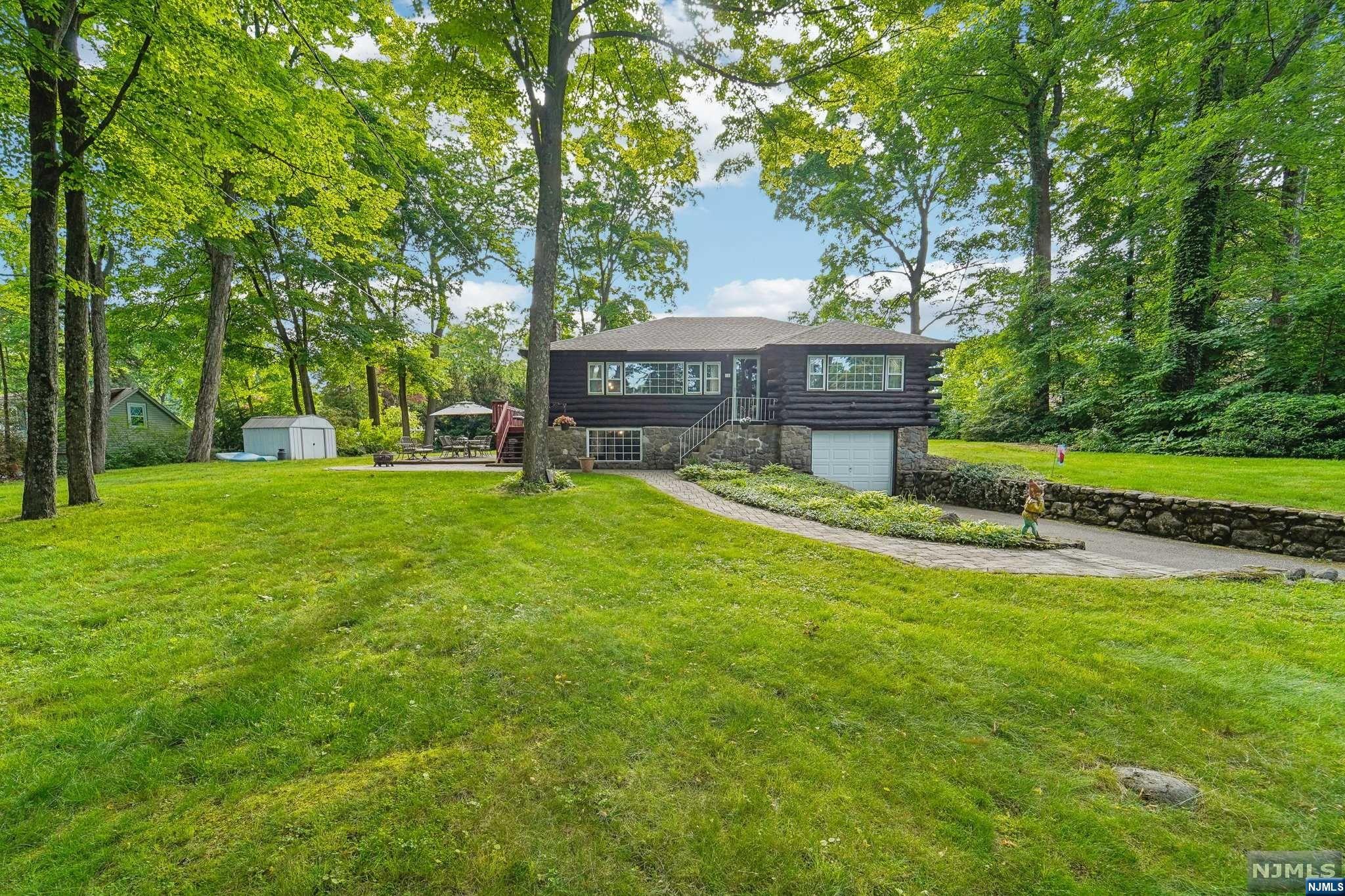 18 Bearfort Terrace