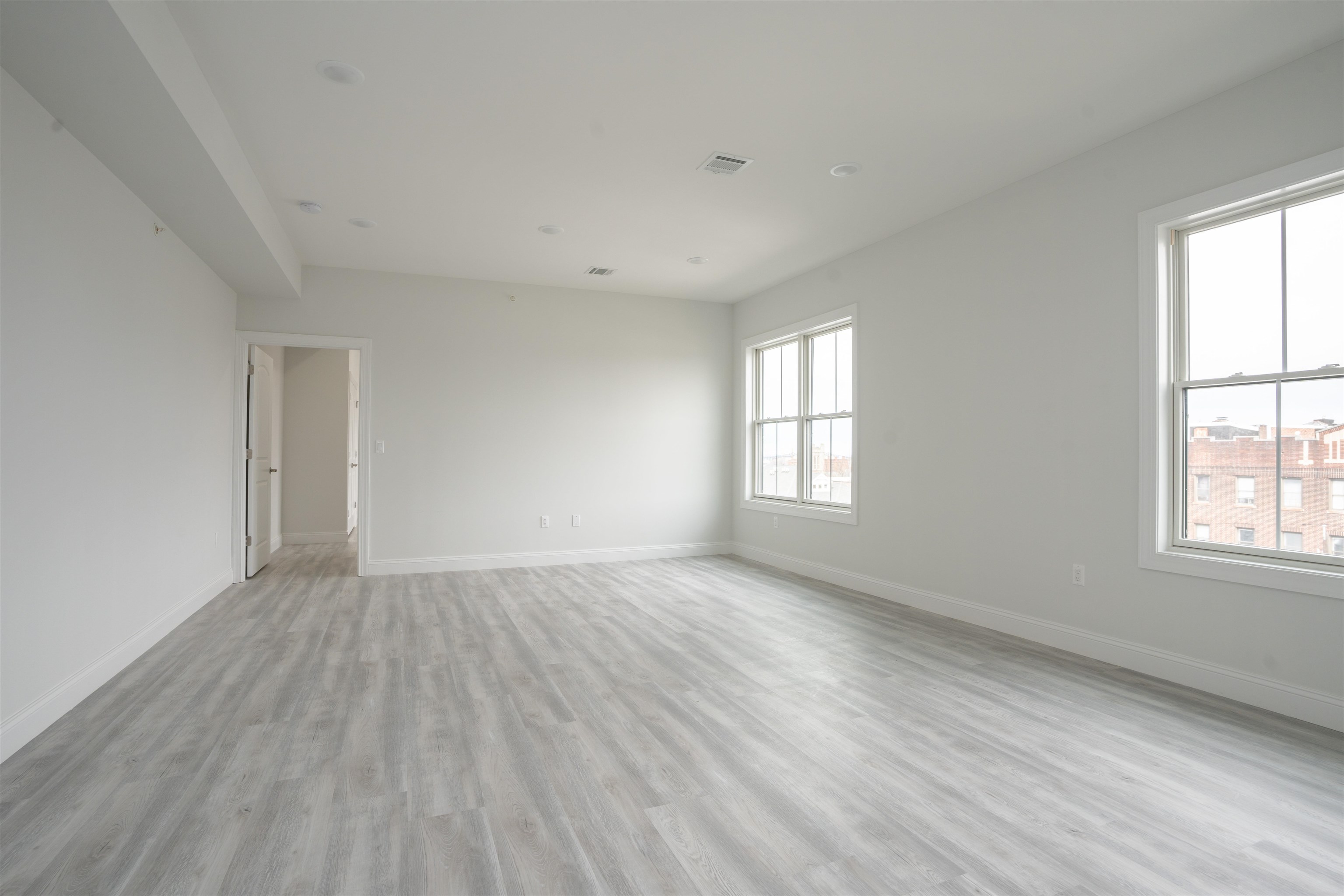 144 BERGEN AVE Unit: 5C