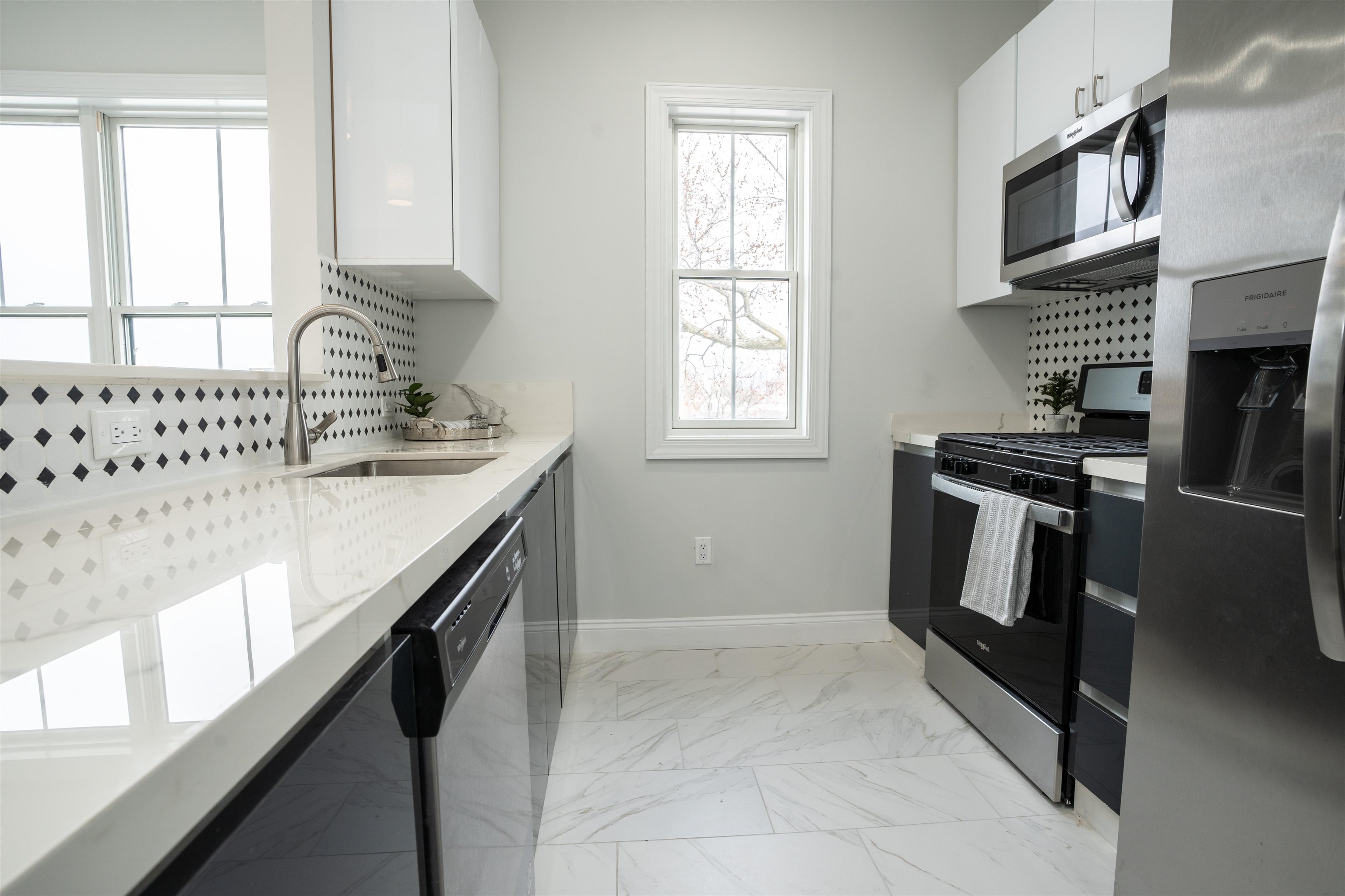 144 BERGEN AVE Unit: 5C