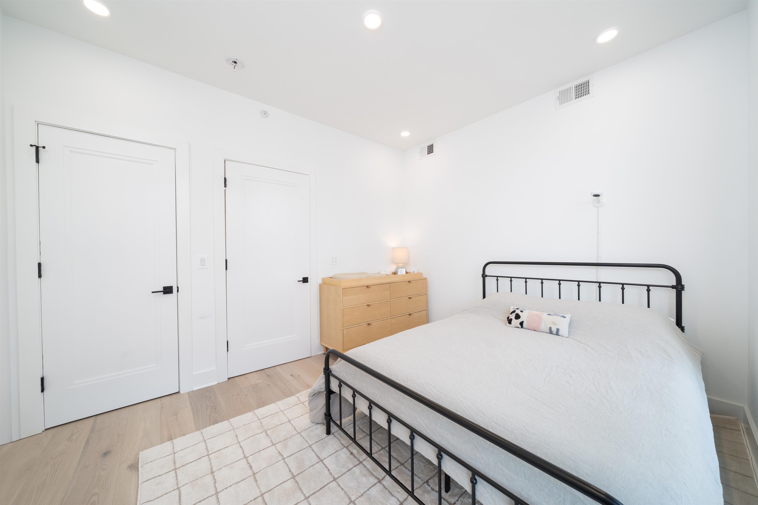 70 MADISON ST Unit: 400