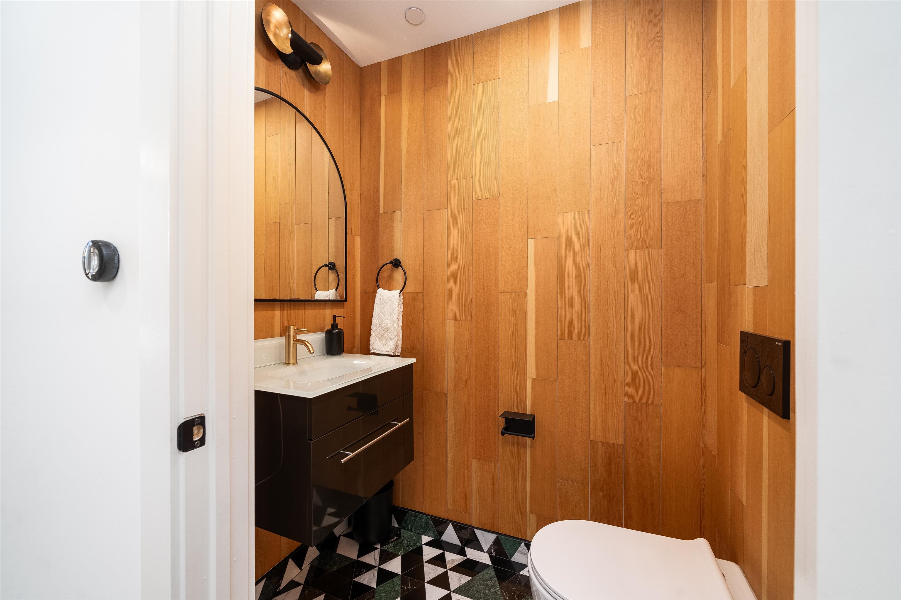 70 MADISON ST Unit: 400