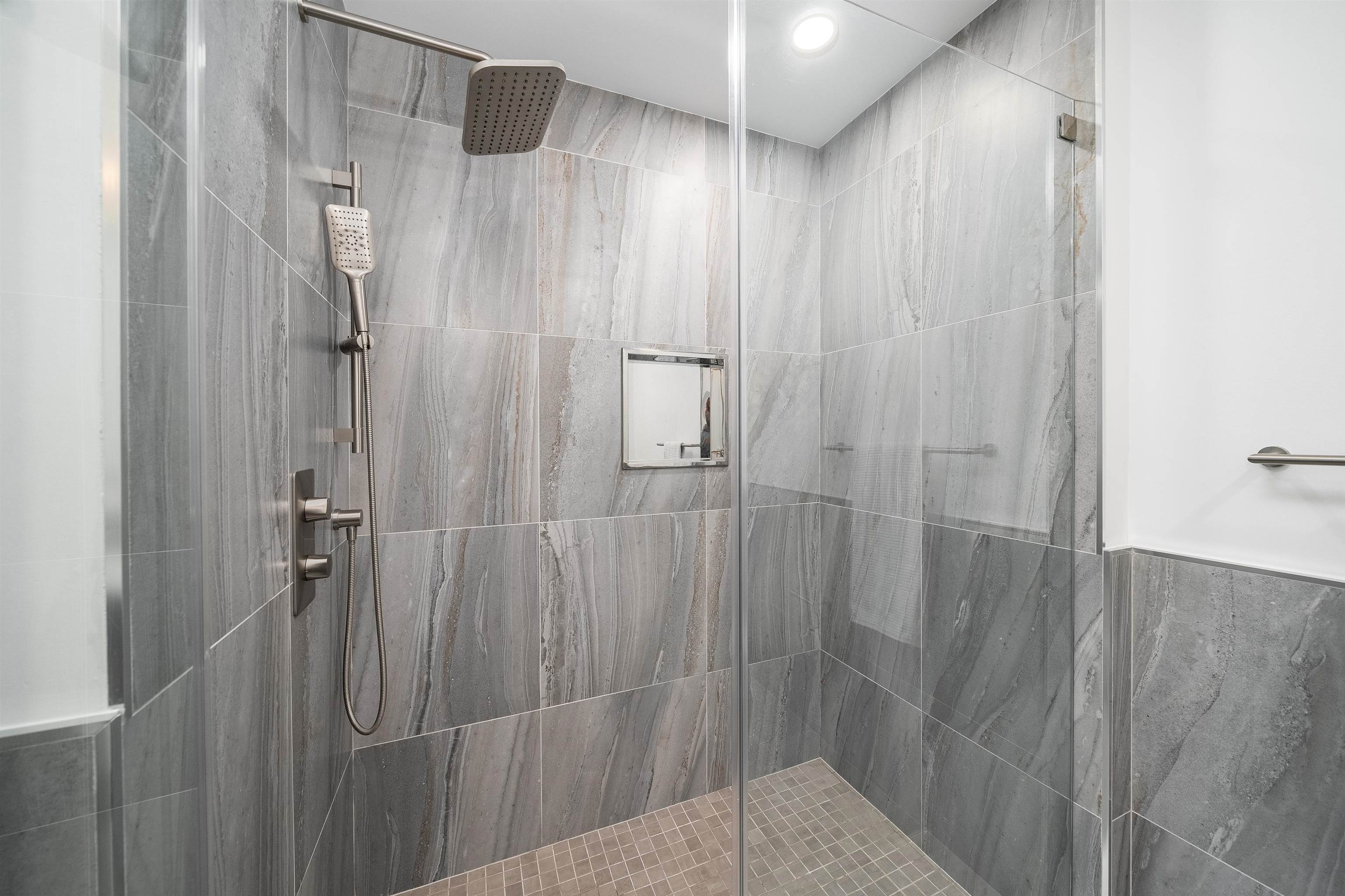 70 MADISON ST Unit: 400