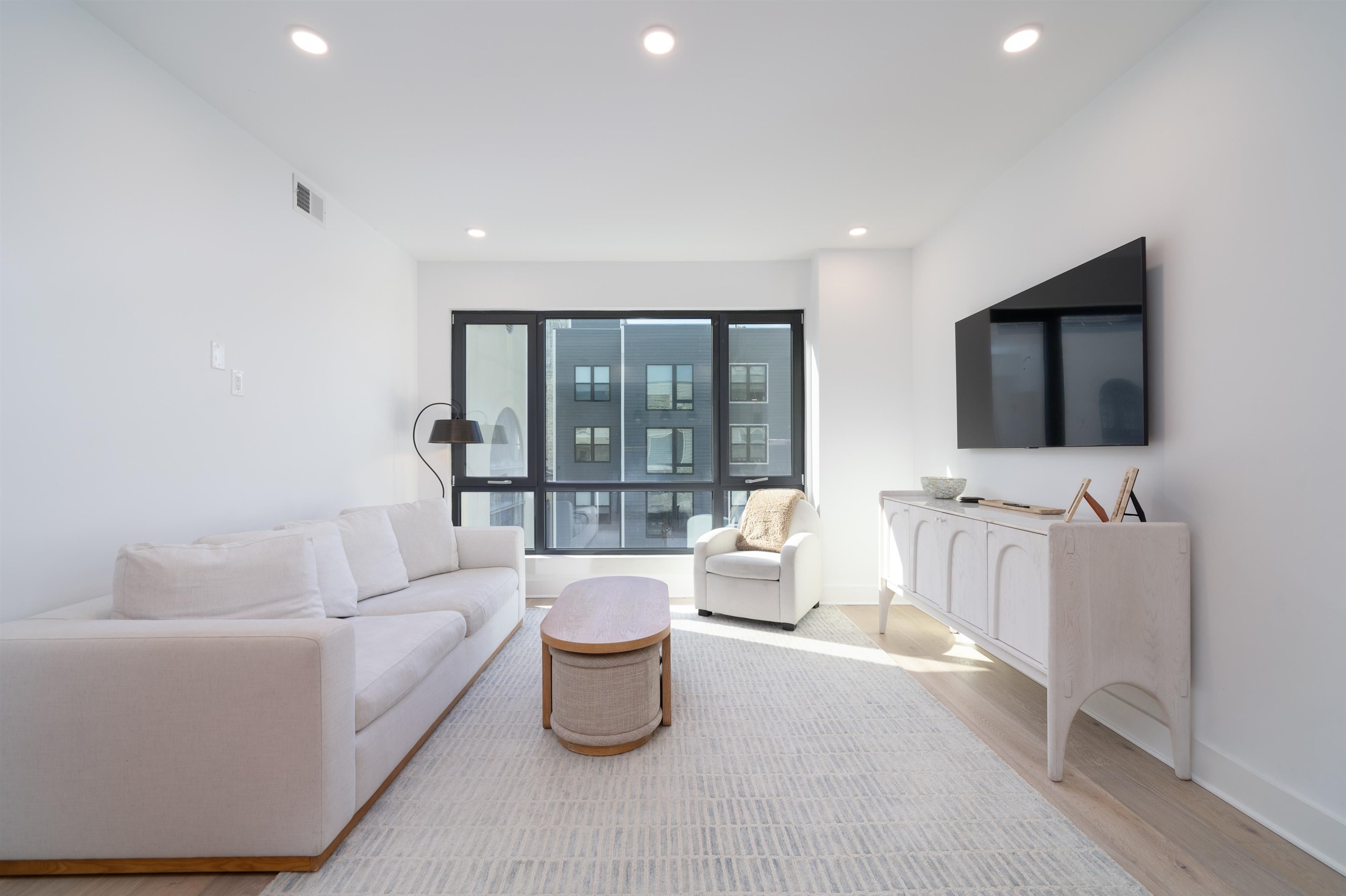 70 MADISON ST Unit: 400