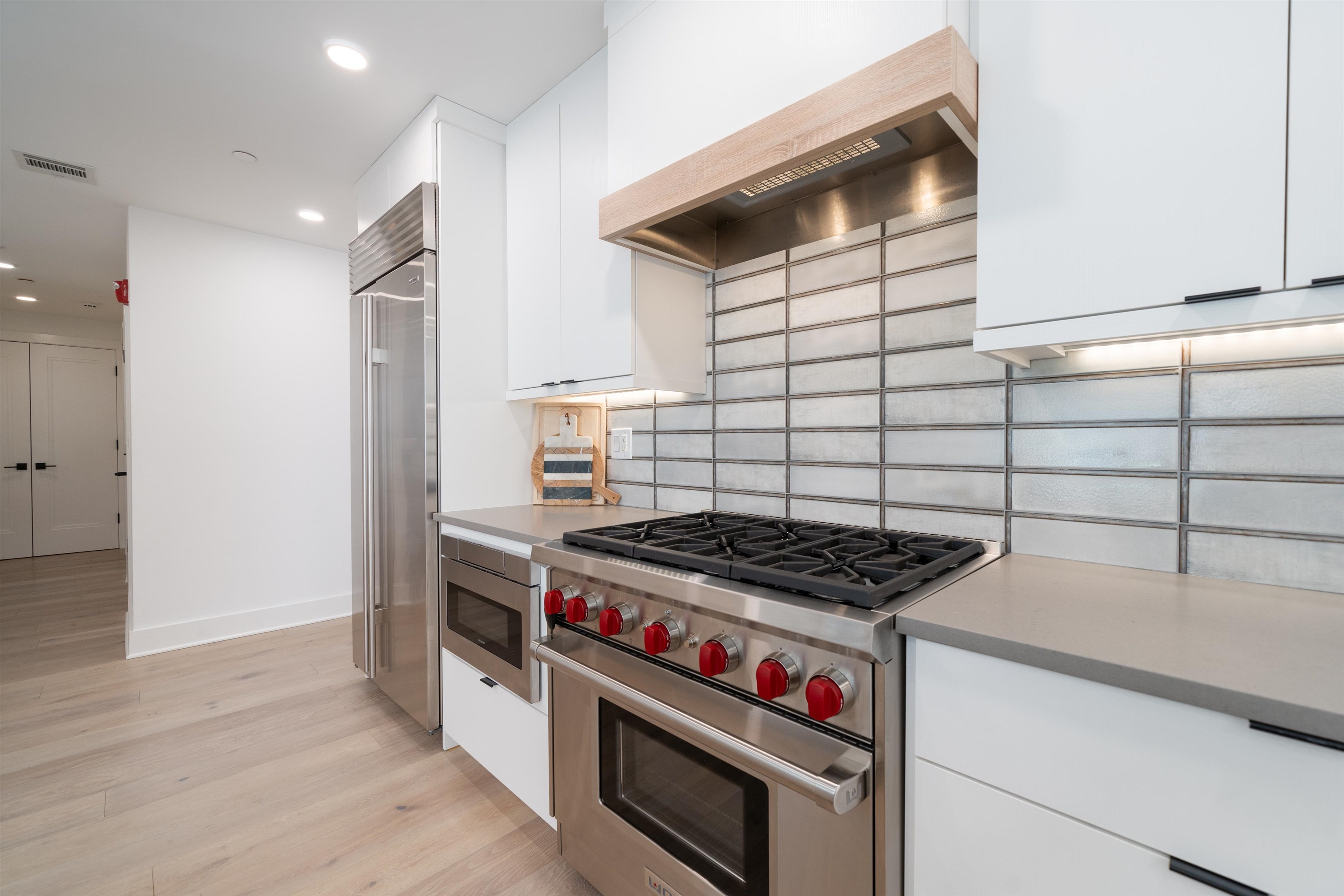 70 MADISON ST Unit: 400