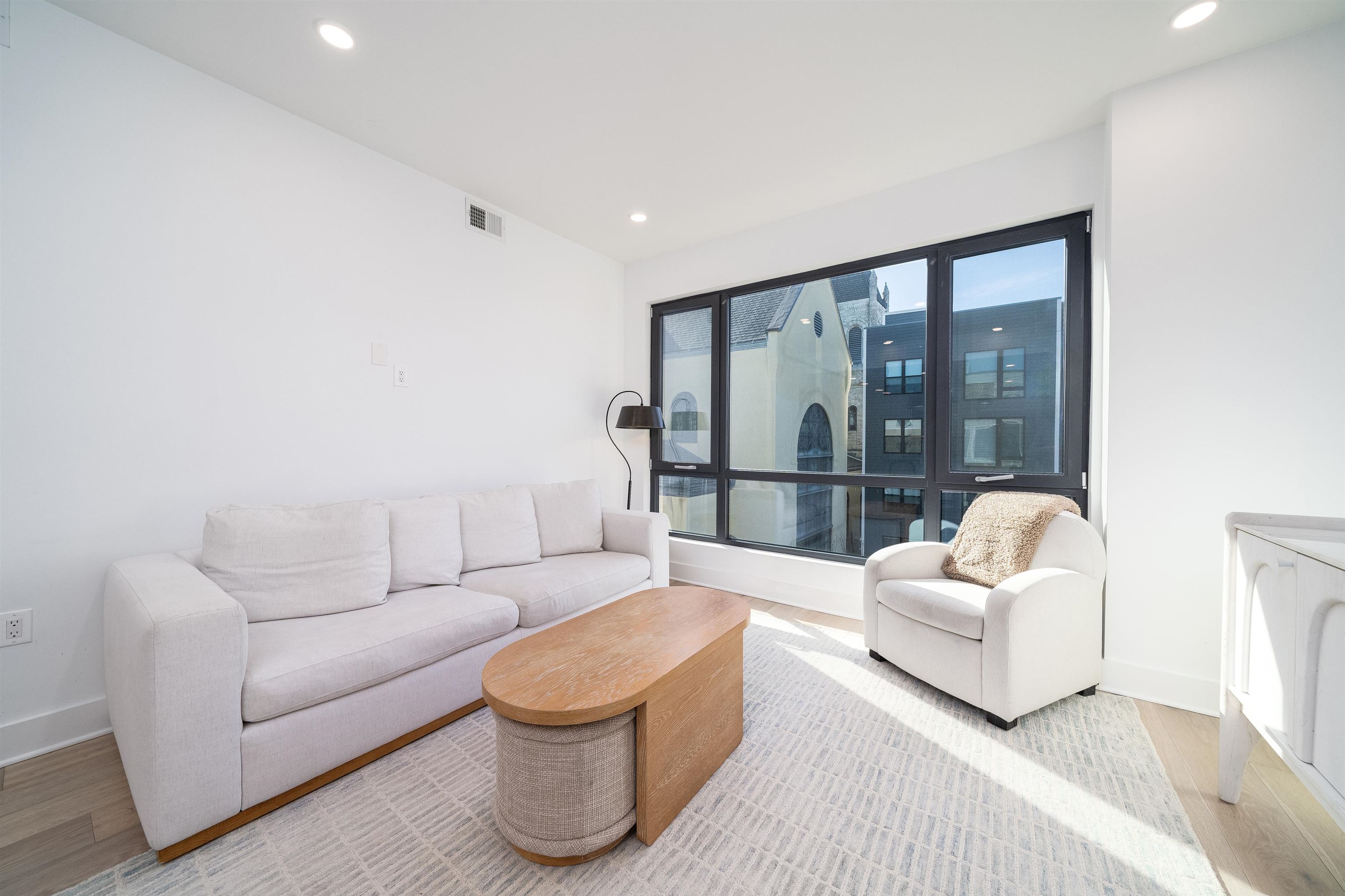 70 MADISON ST Unit: 400