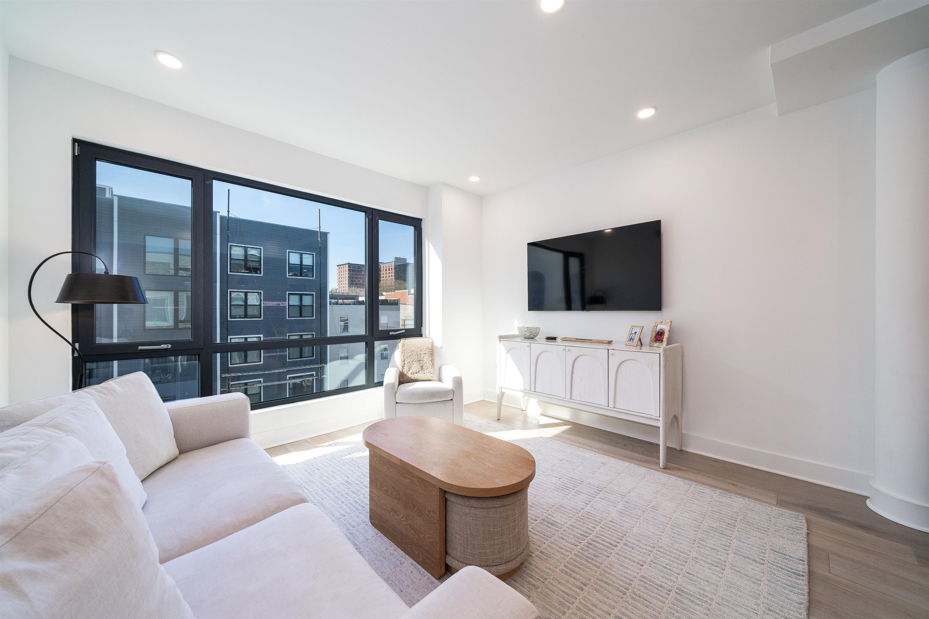 70 MADISON ST Unit: 400