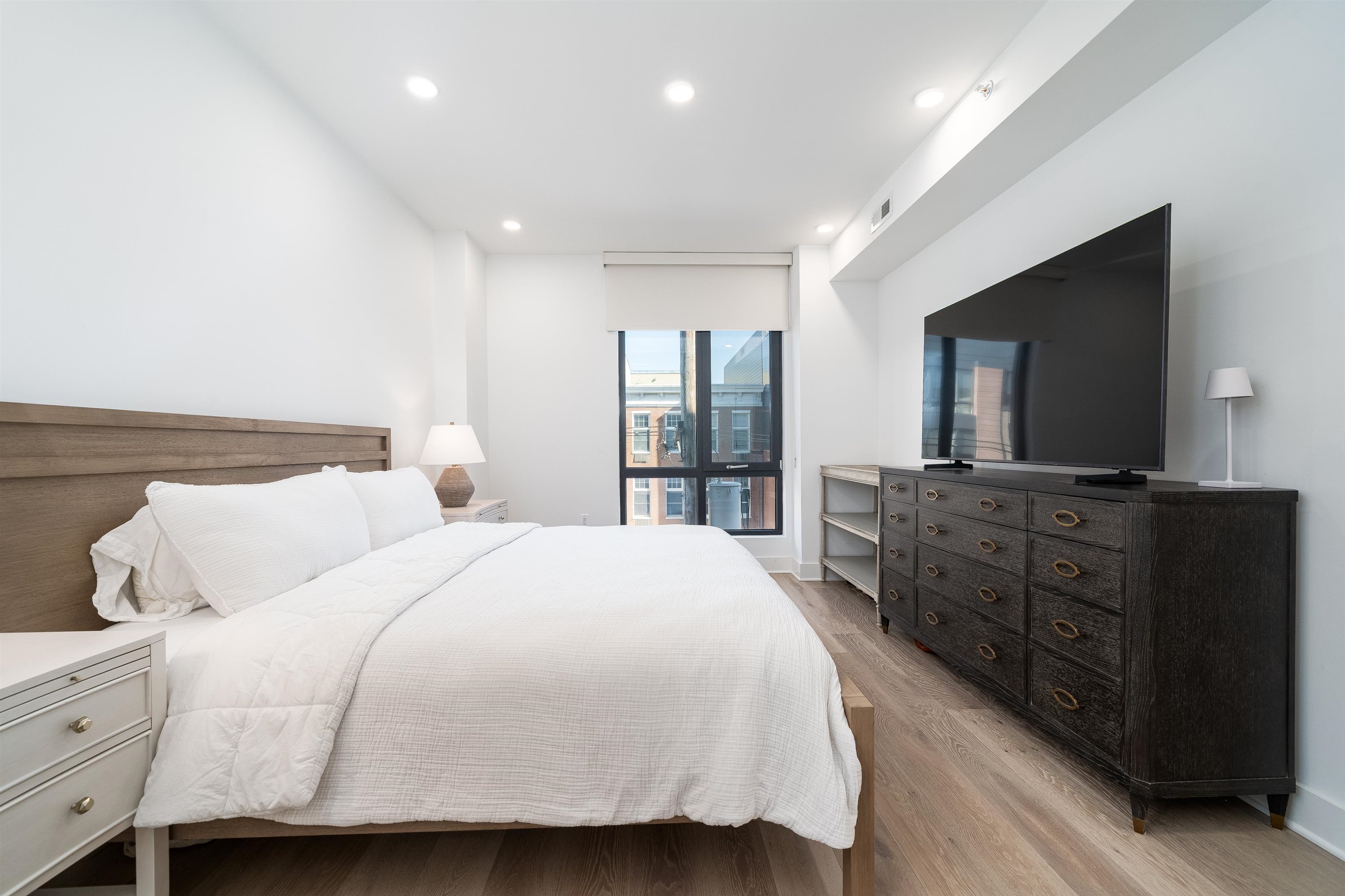 70 MADISON ST Unit: 400