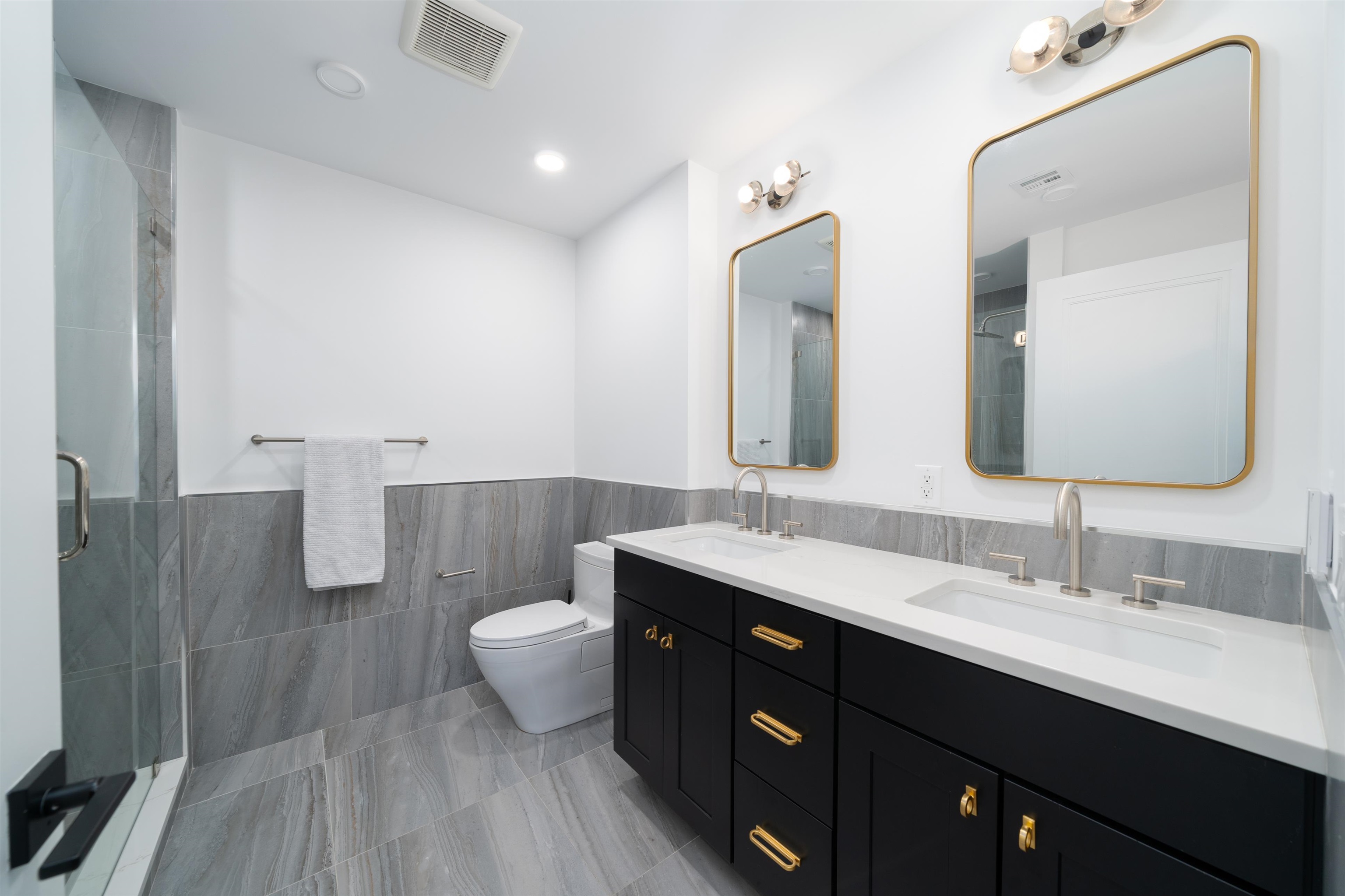 70 MADISON ST Unit: 400