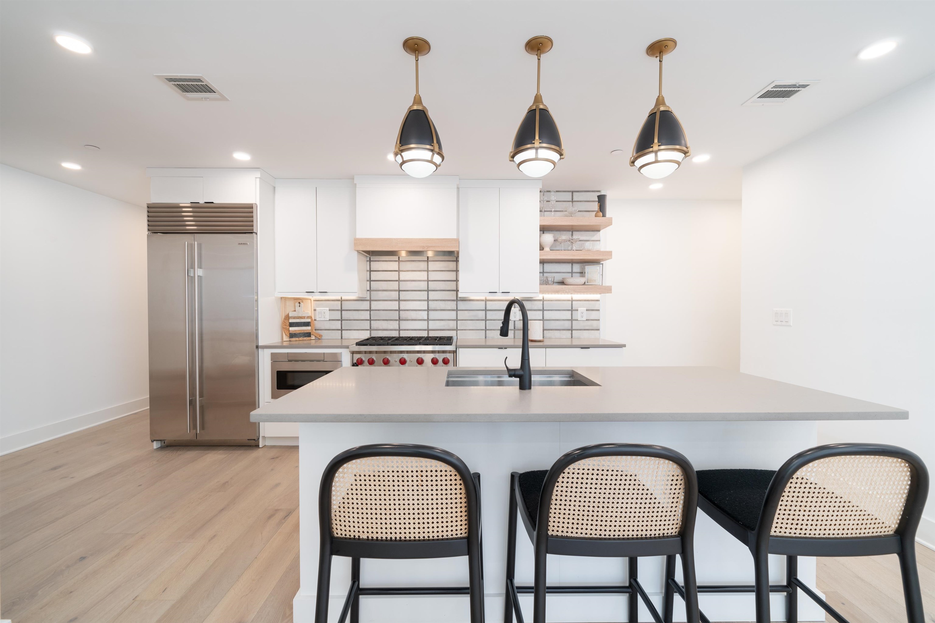 70 MADISON ST Unit: 400