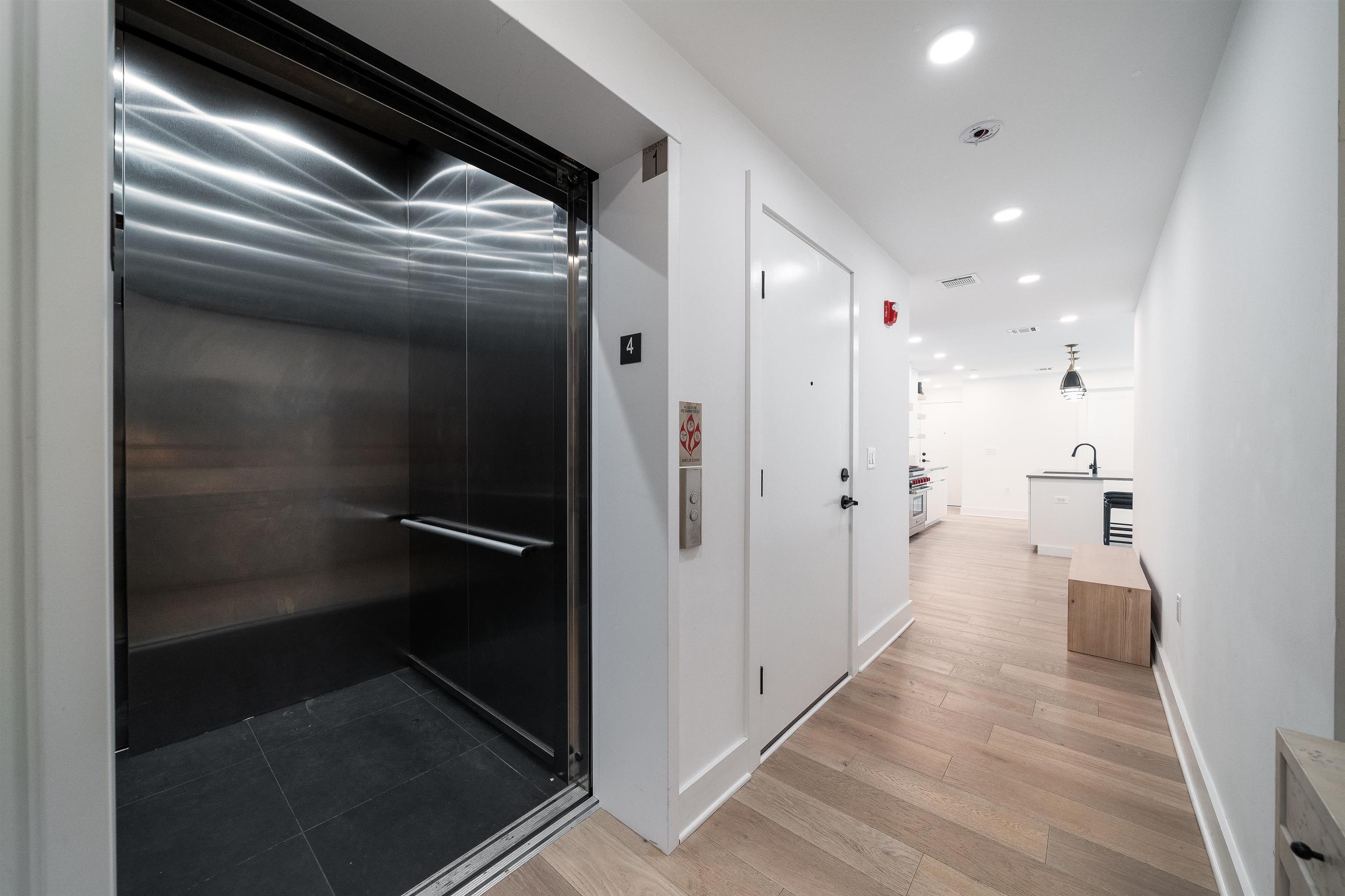 70 MADISON ST Unit: 400