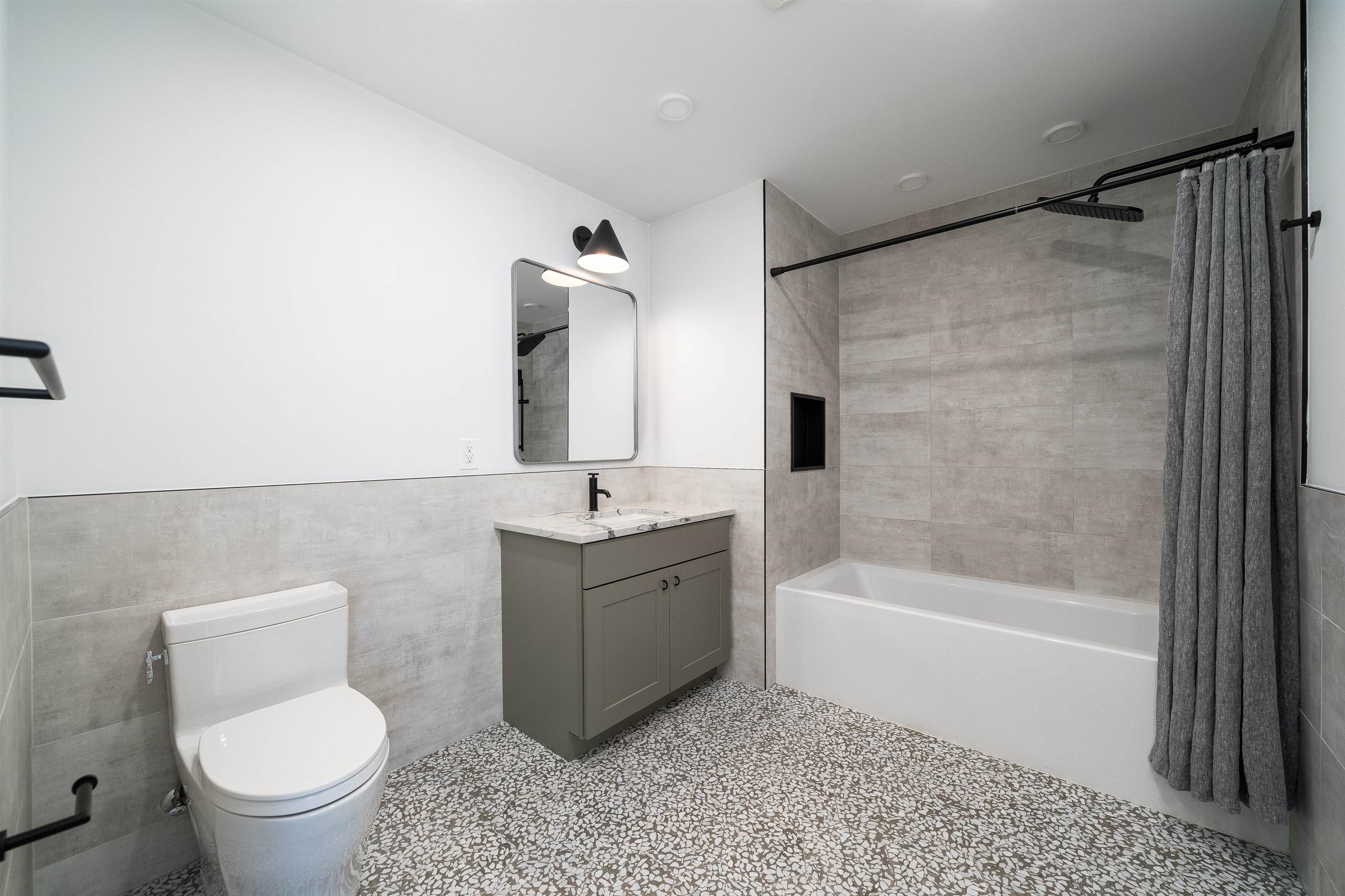 70 MADISON ST Unit: 400