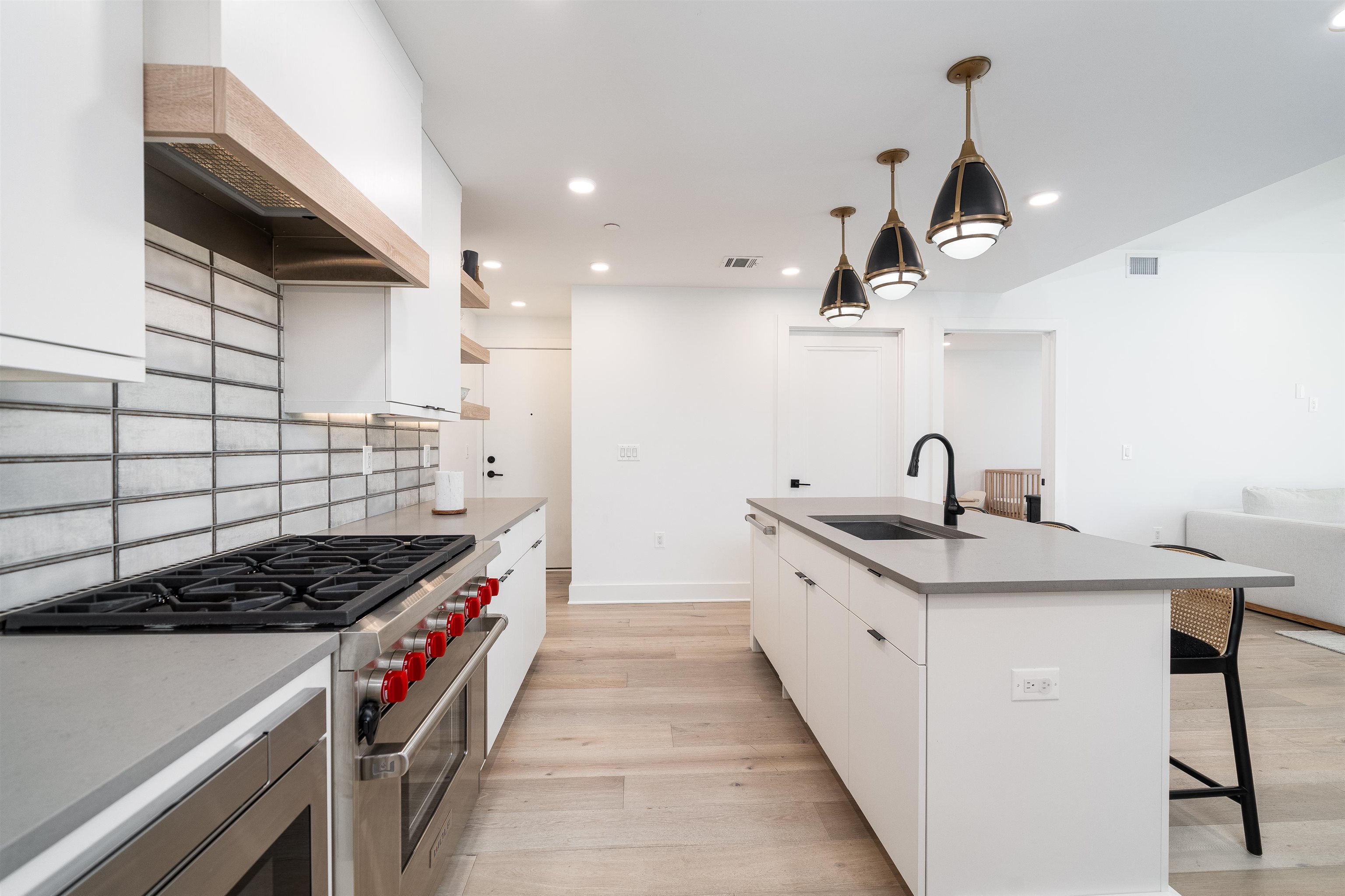 70 MADISON ST Unit: 400