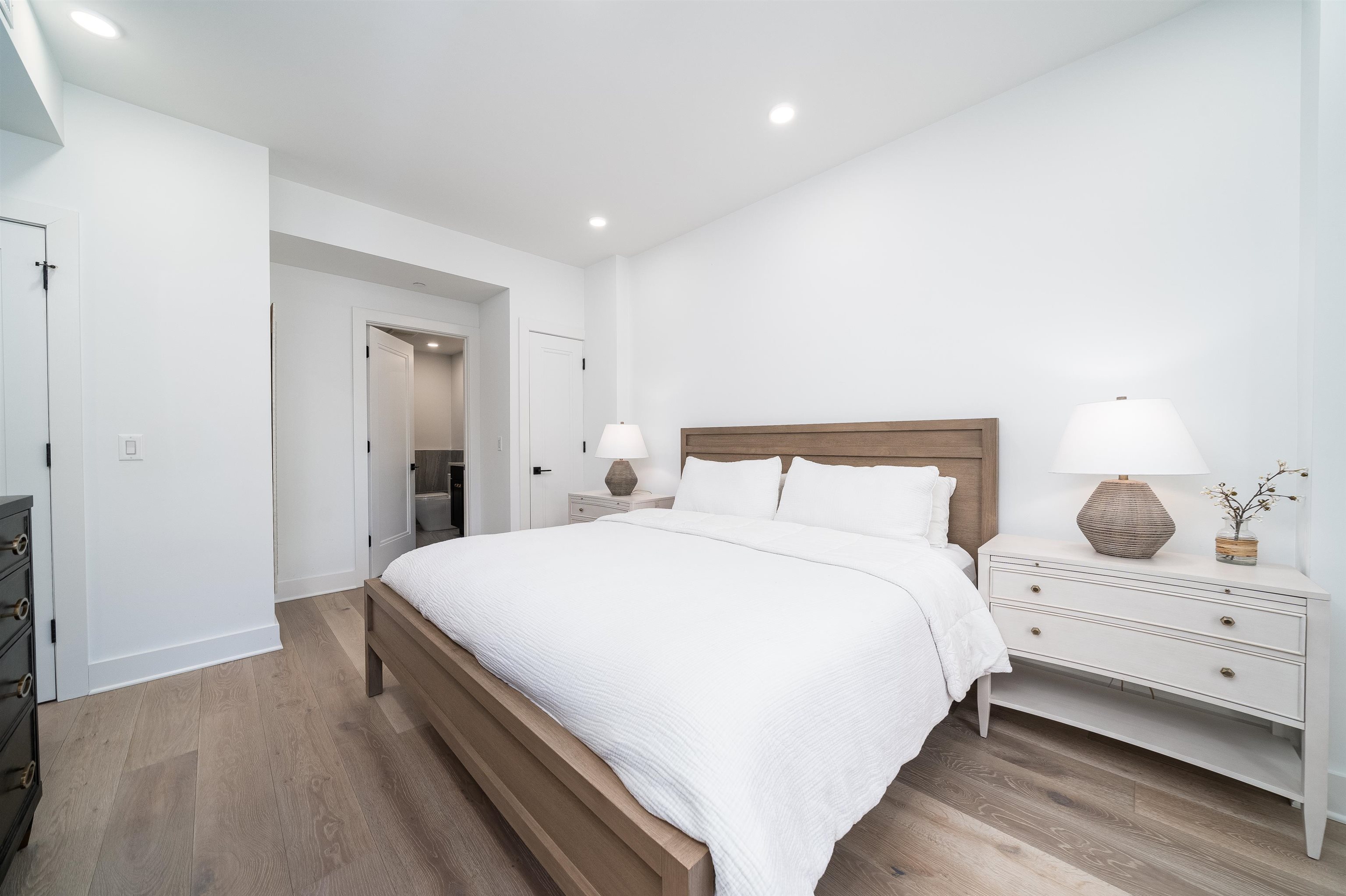 70 MADISON ST Unit: 400