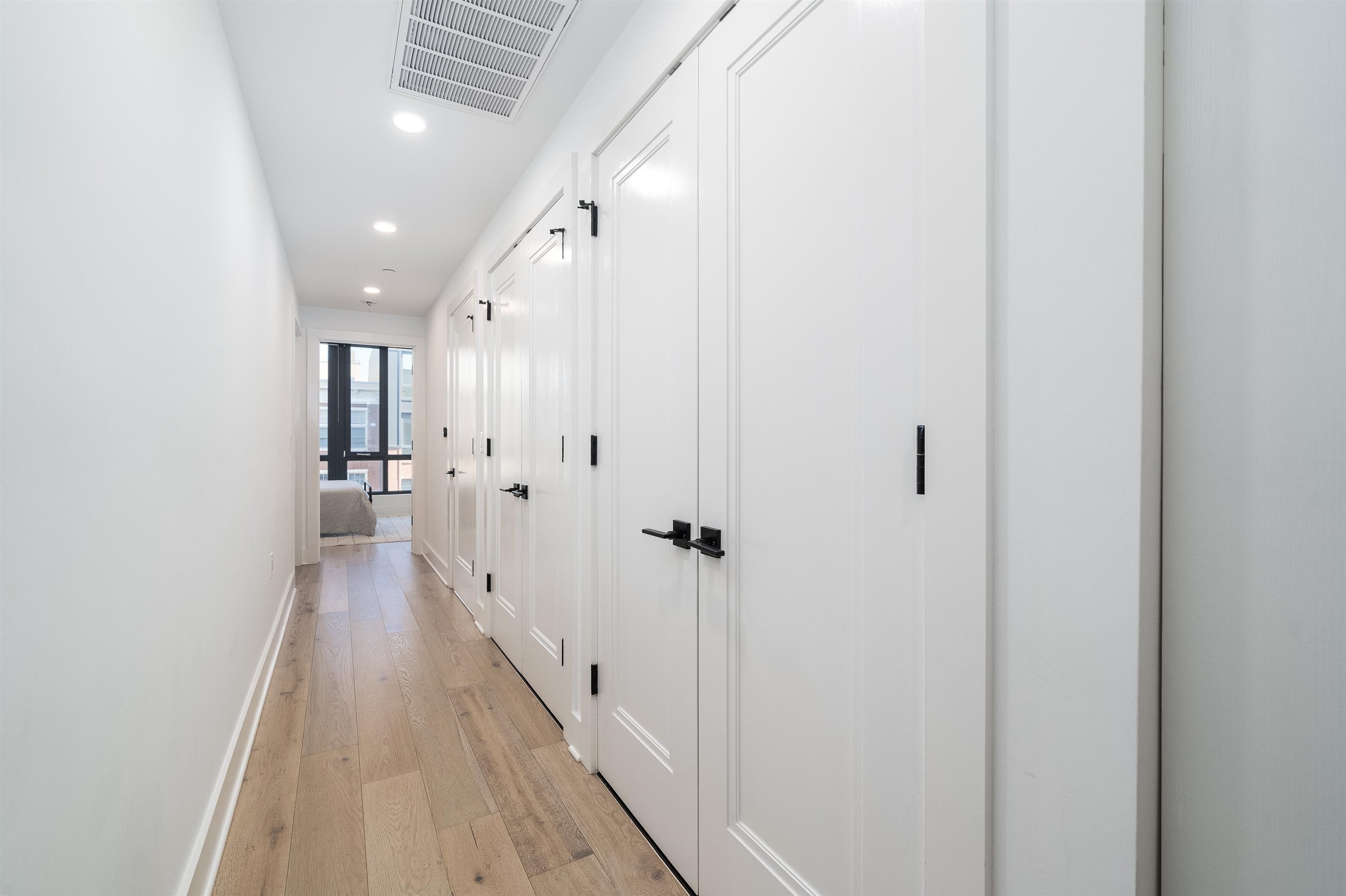 70 MADISON ST Unit: 400