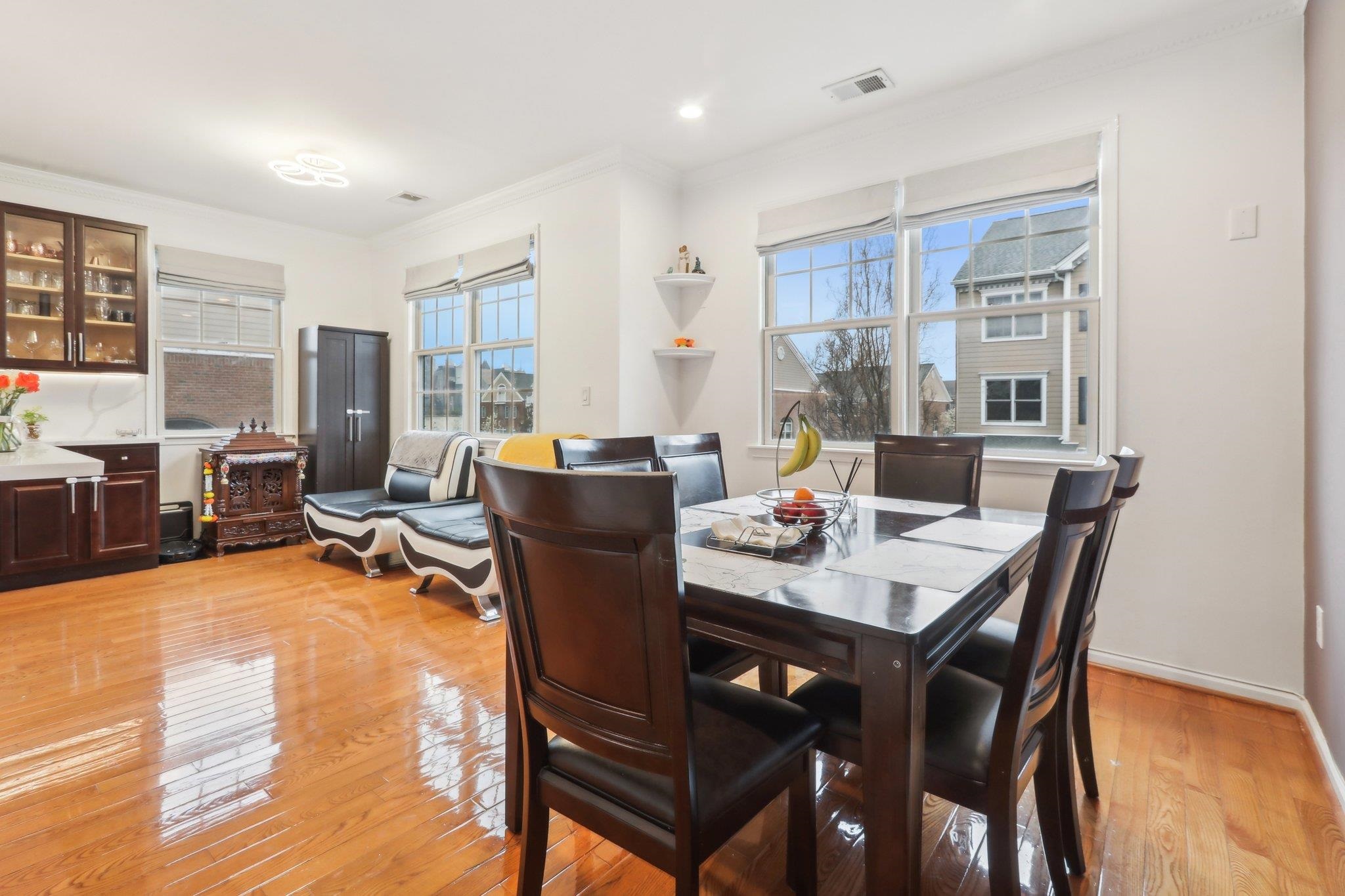 333 OSWEGO CT Unit: 333