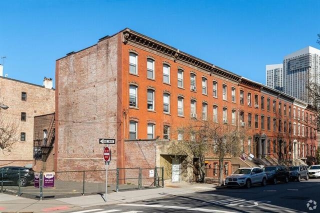 217 WARREN ST Unit: 2