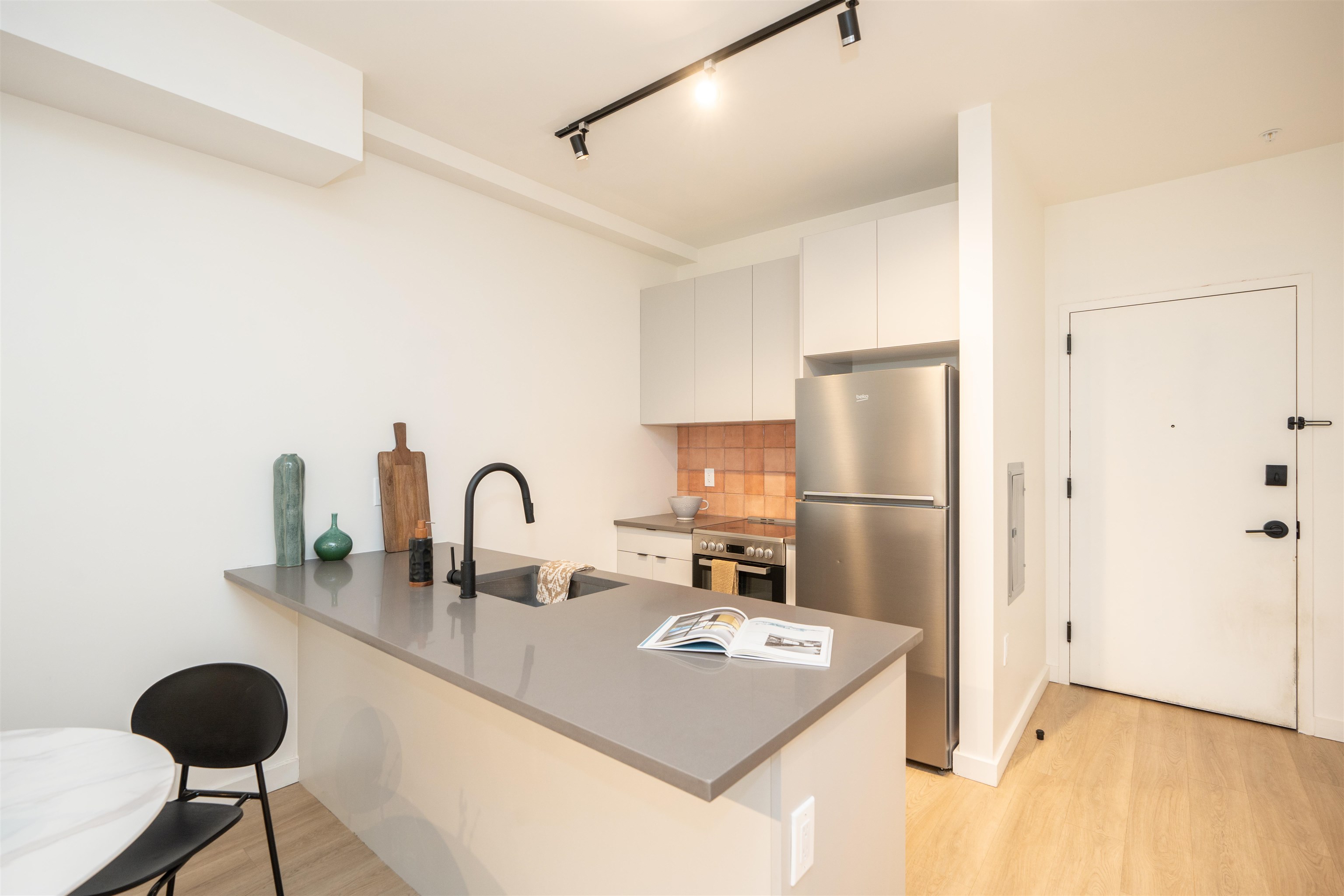 328 PACIFIC AVE Unit: 302