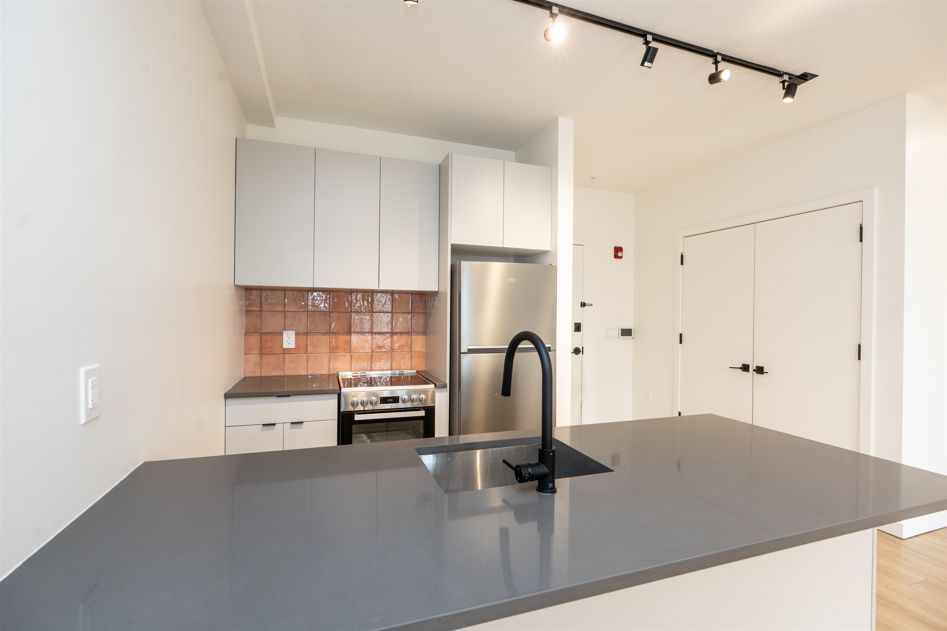 328 PACIFIC AVE Unit: 302