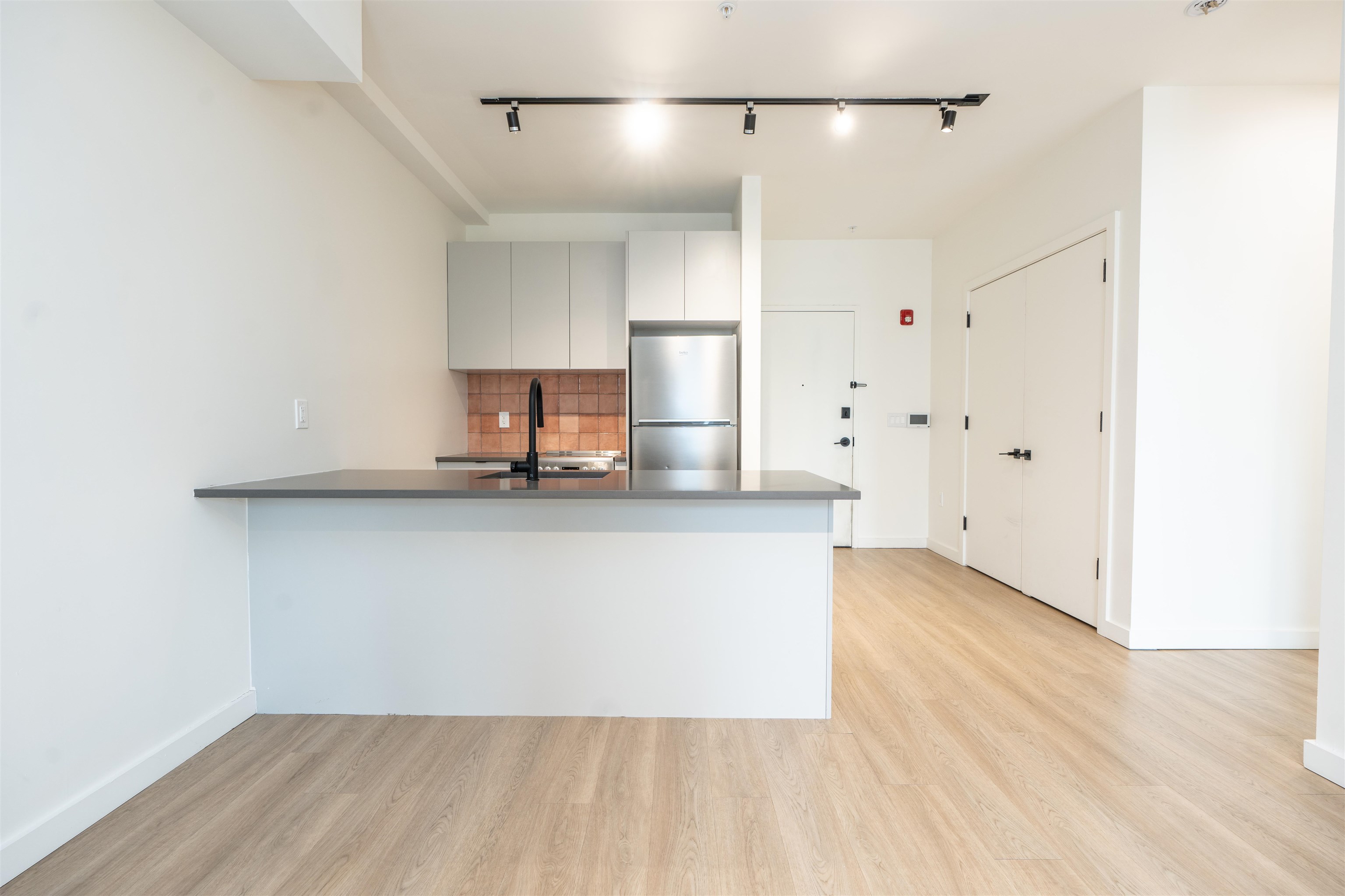 328 PACIFIC AVE Unit: 302