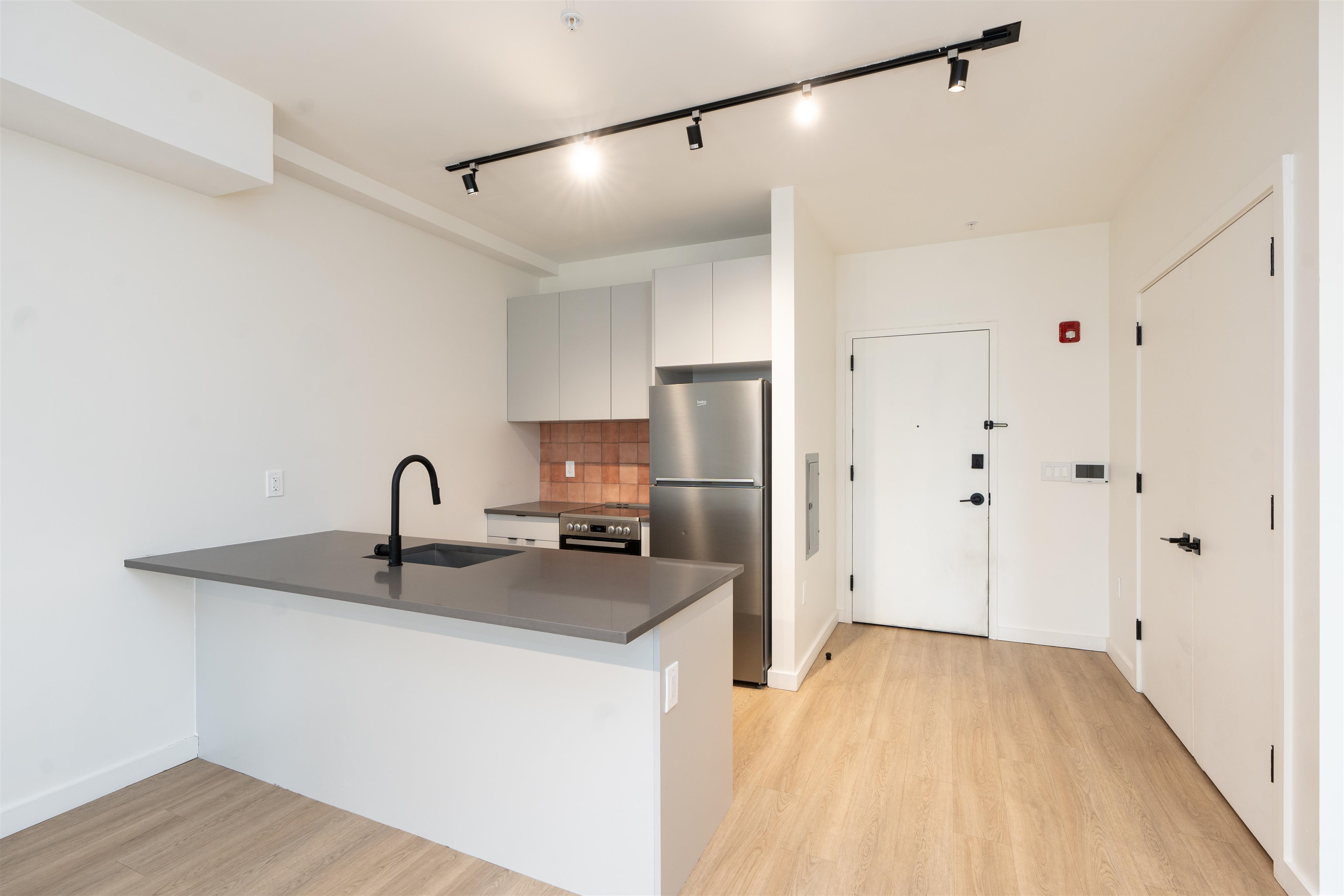 328 PACIFIC AVE Unit: 302