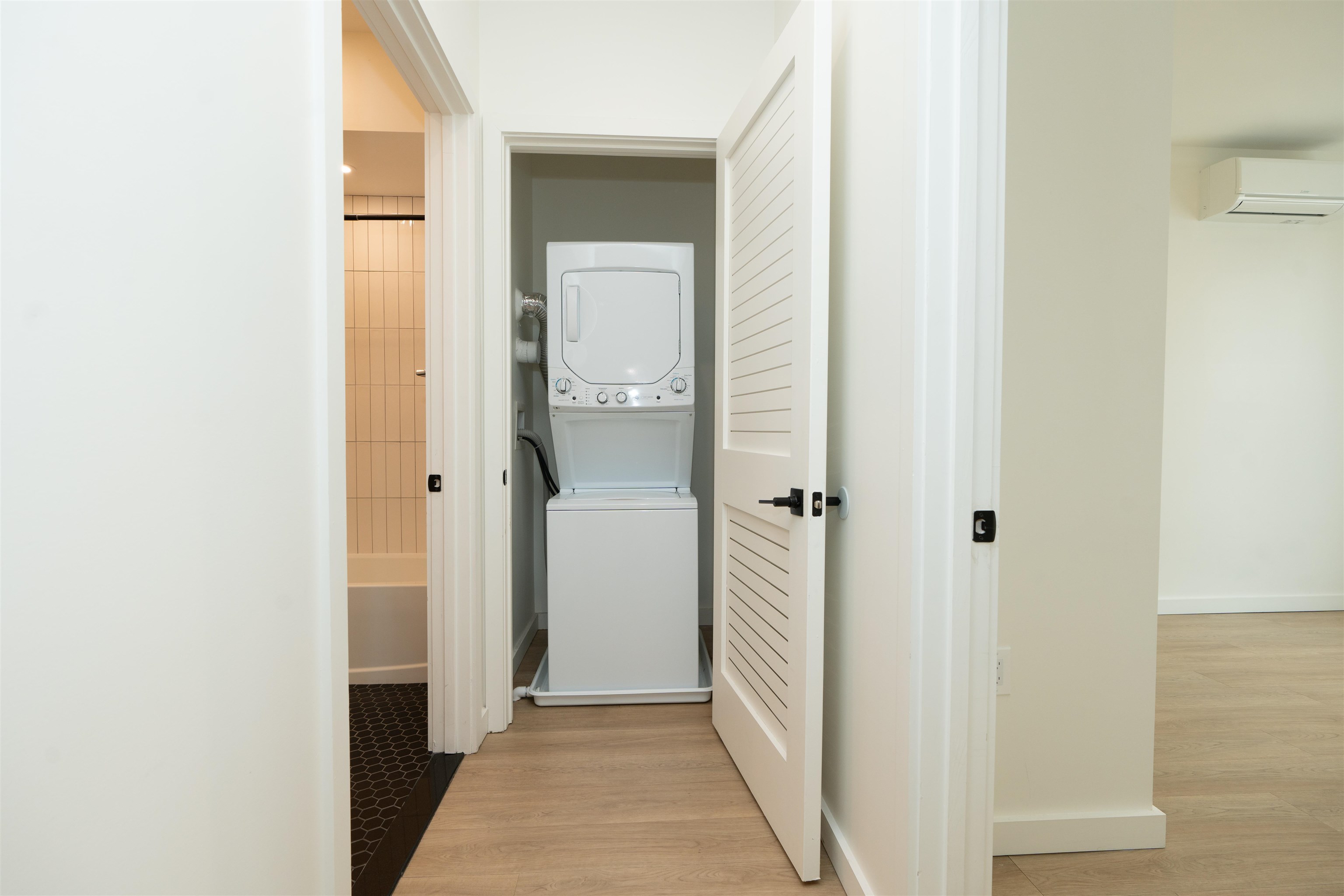 328 PACIFIC AVE Unit: 302