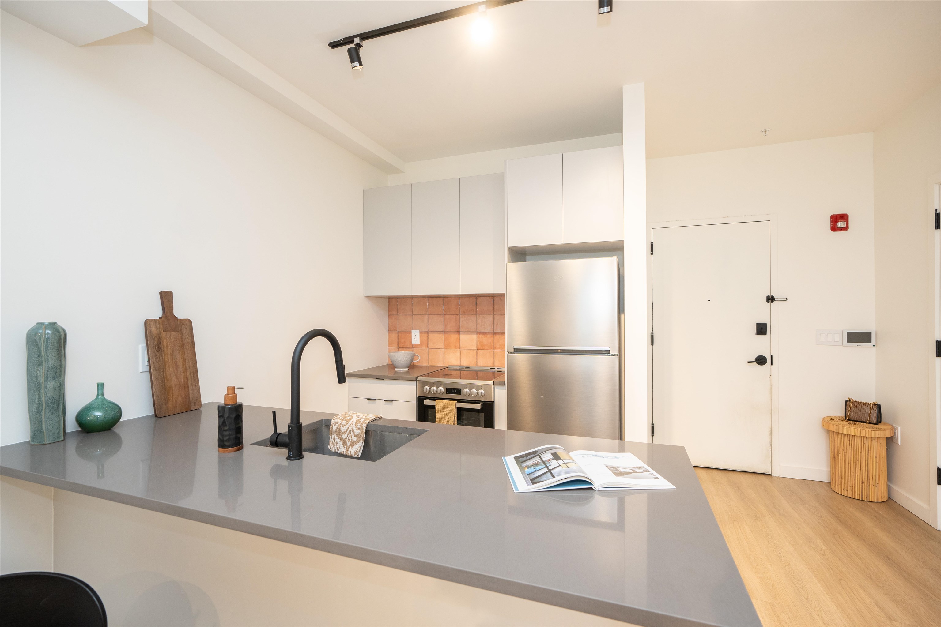328 PACIFIC AVE Unit: 302