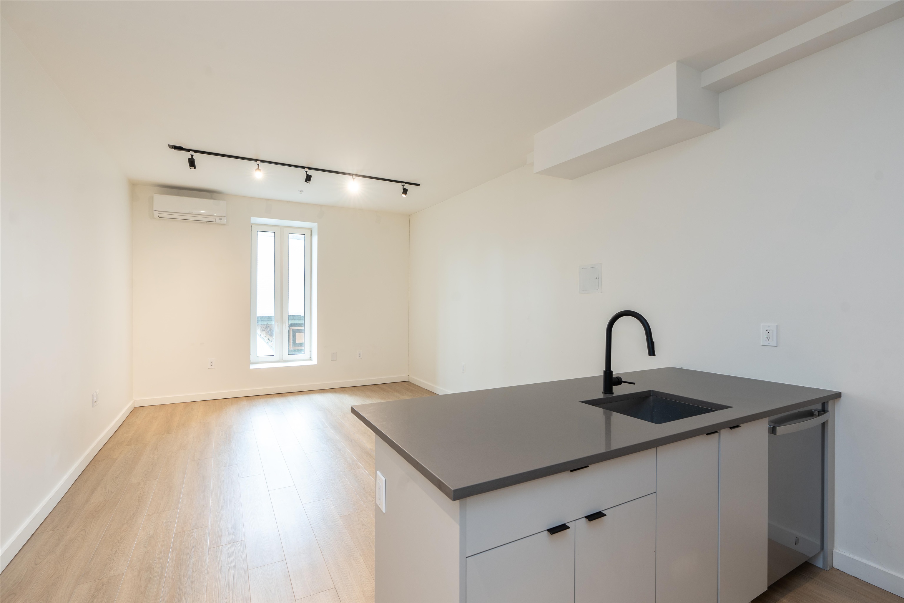 328 PACIFIC AVE Unit: 302