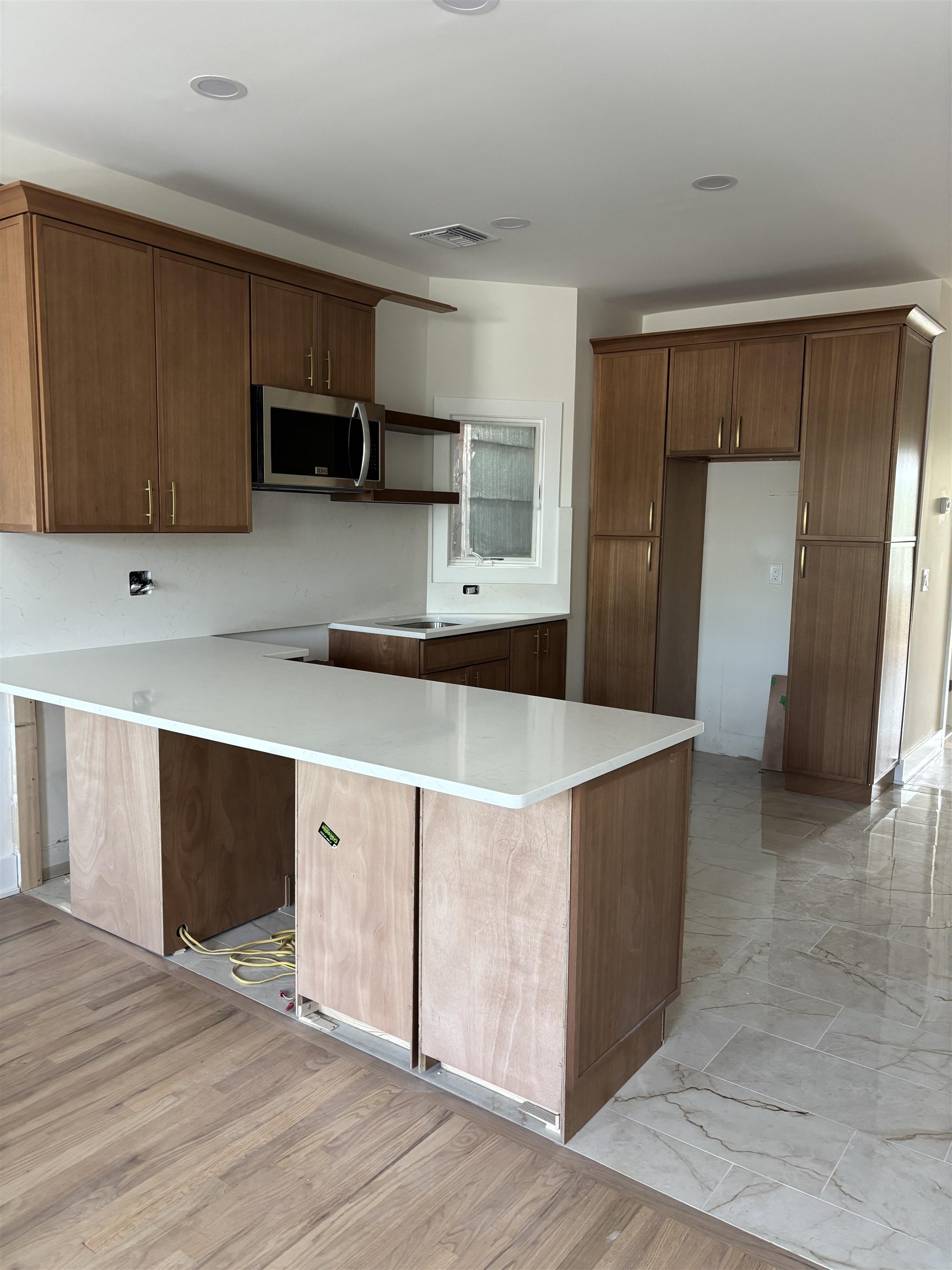 802 BROADWAY Unit: 3R