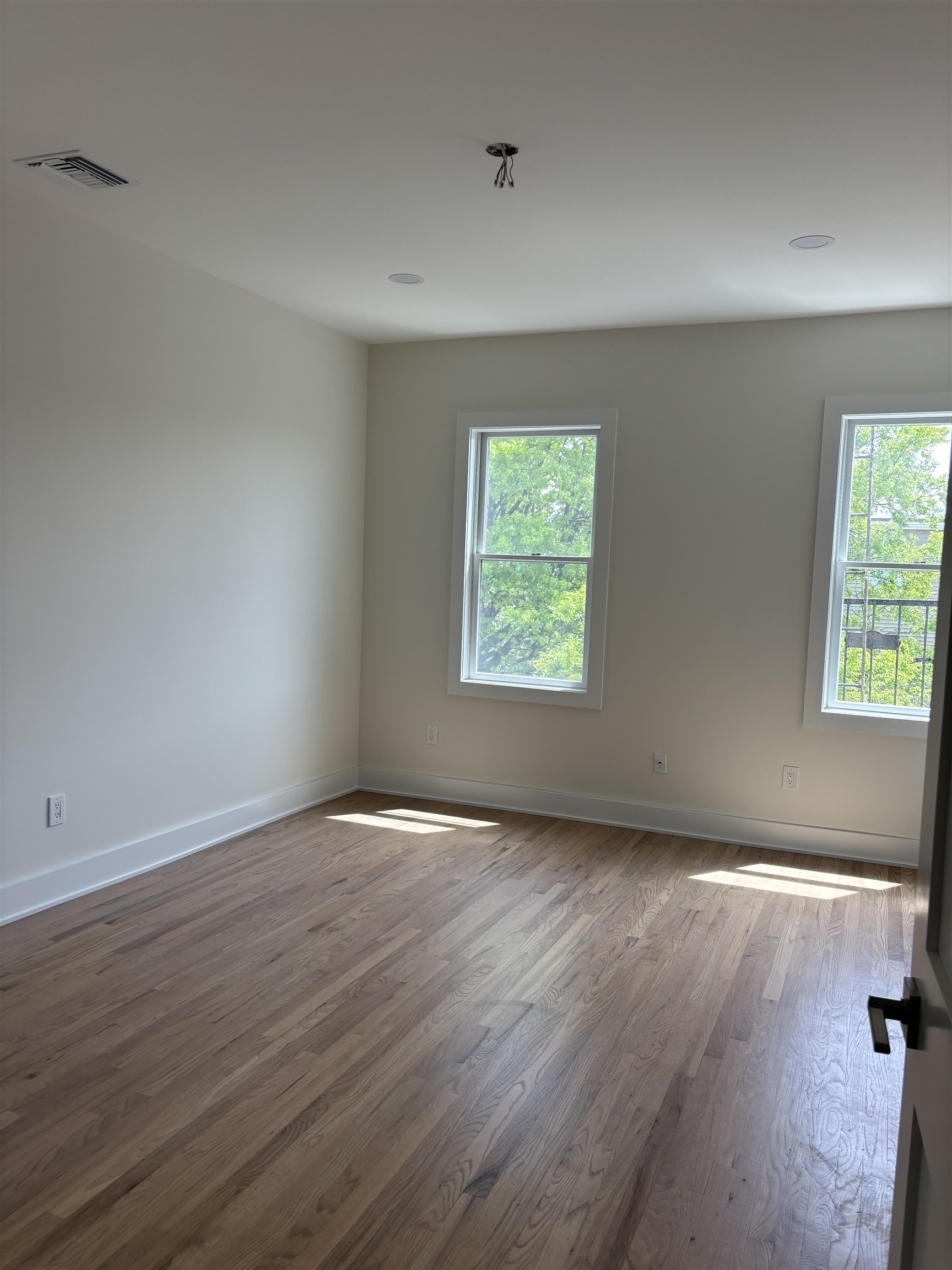 802 BROADWAY Unit: 3R