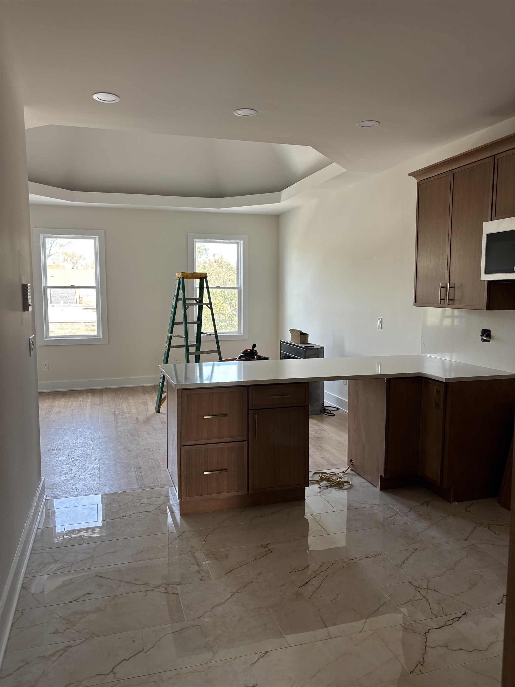 802 BROADWAY Unit: 3R
