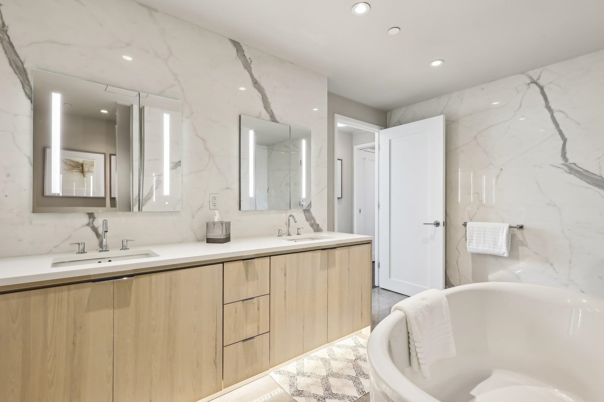 800 AVENUE AT PORT IMPERIAL Unit: 305