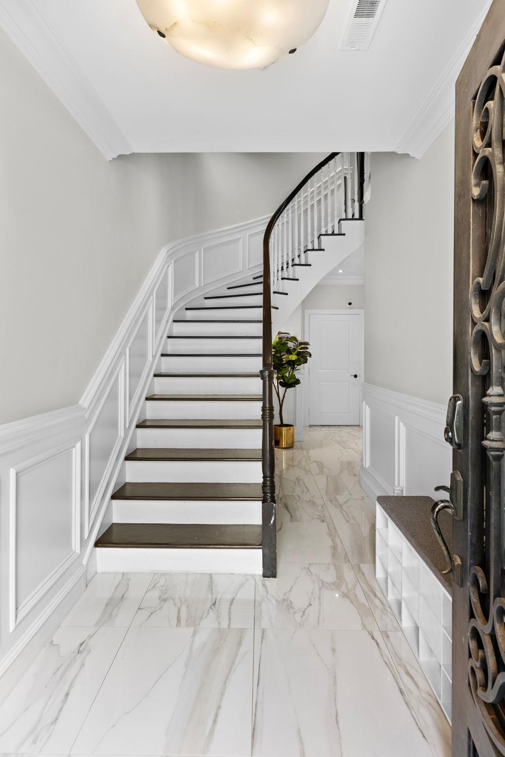 33 REGENCY PL