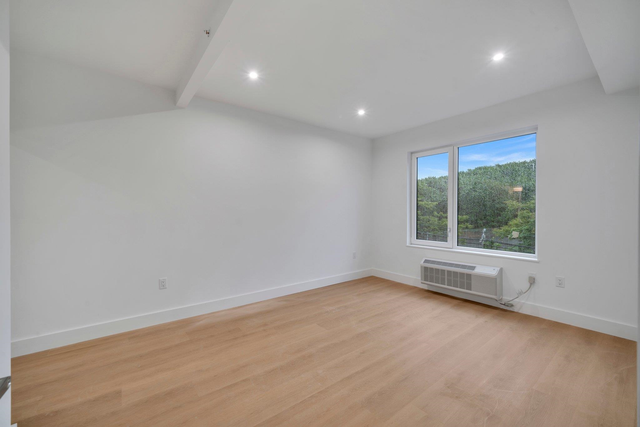 3309 LIBERTY AVE Unit: 406