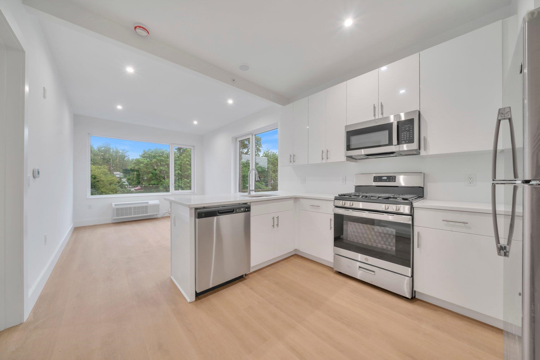 3309 LIBERTY AVE Unit: 406