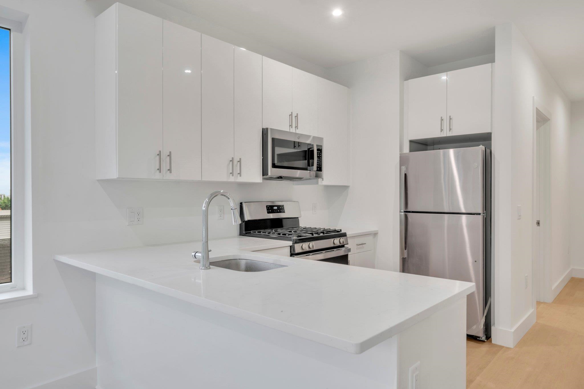3309 LIBERTY AVE Unit: 406