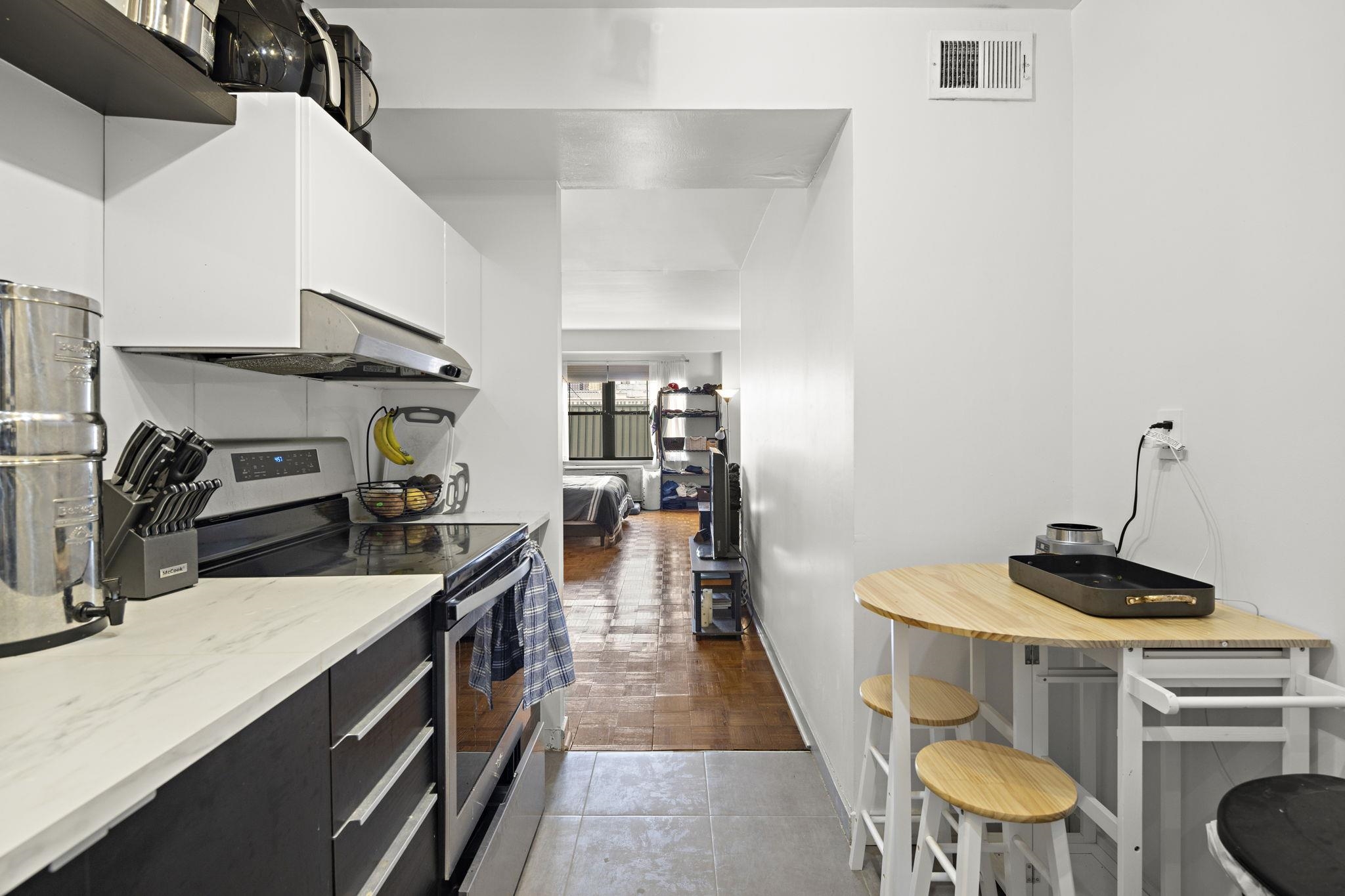1 GREENE ST Unit: 710