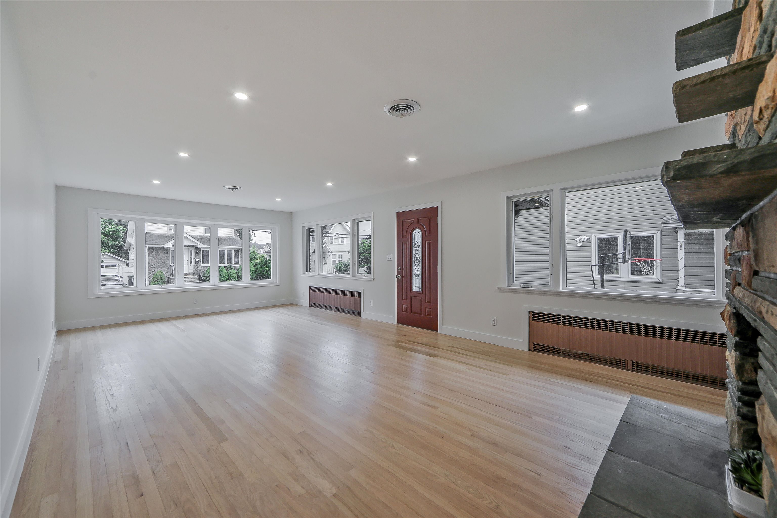 21 EAST CENTRAL AVE