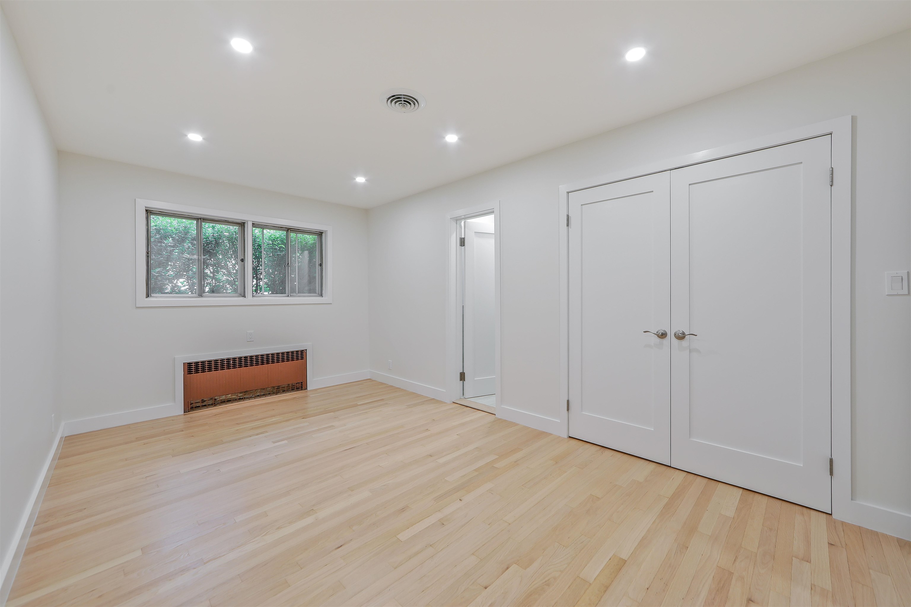 21 EAST CENTRAL AVE