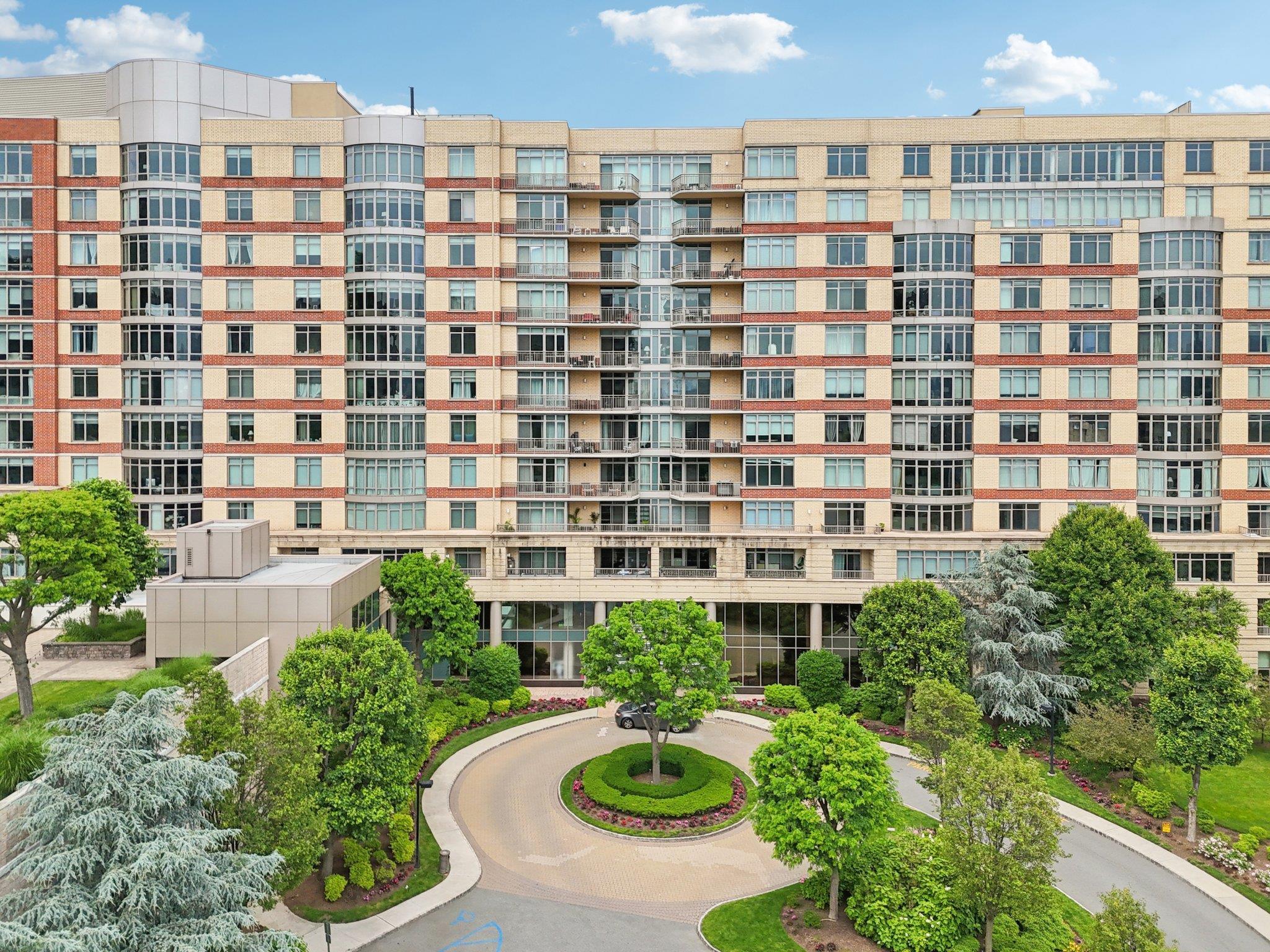 8100 RIVER RD Unit: 1215