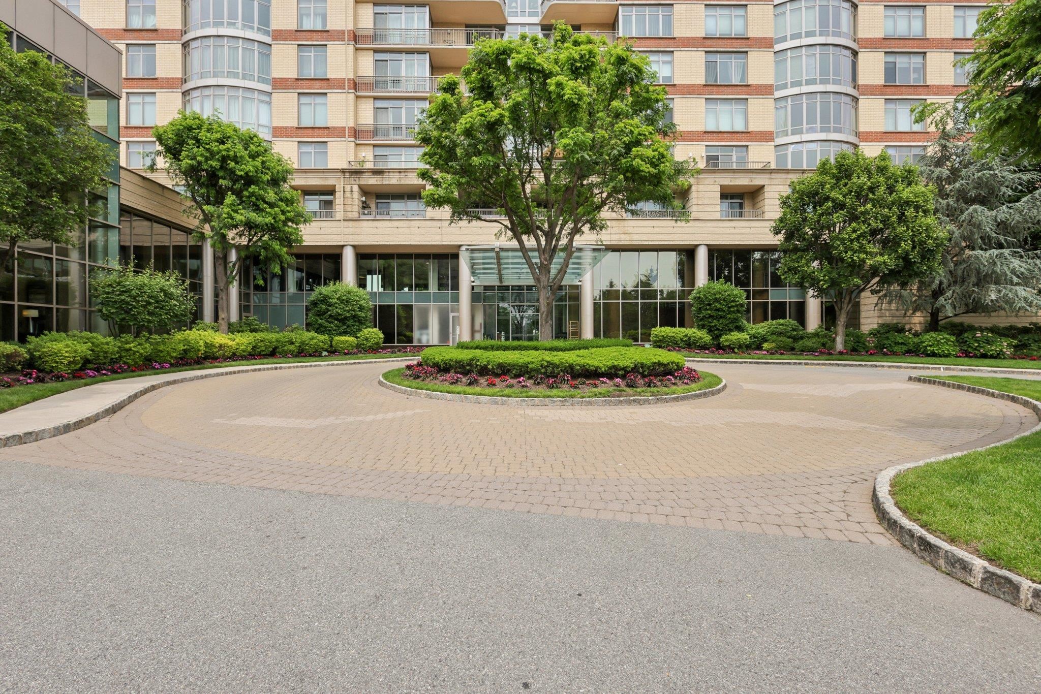 8100 RIVER RD Unit: 1215