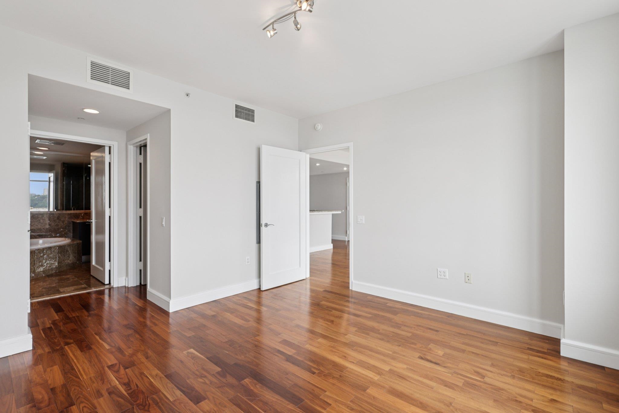 8100 RIVER RD Unit: 1215
