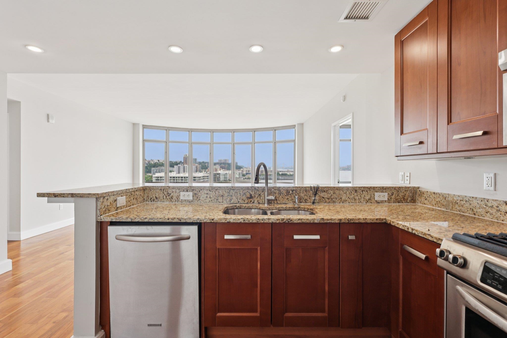 8100 RIVER RD Unit: 1215