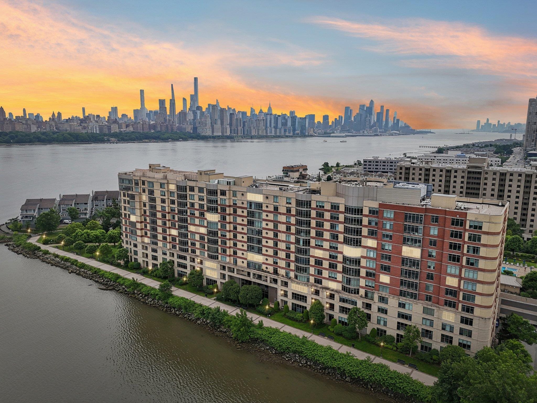 8100 RIVER RD Unit: 1215