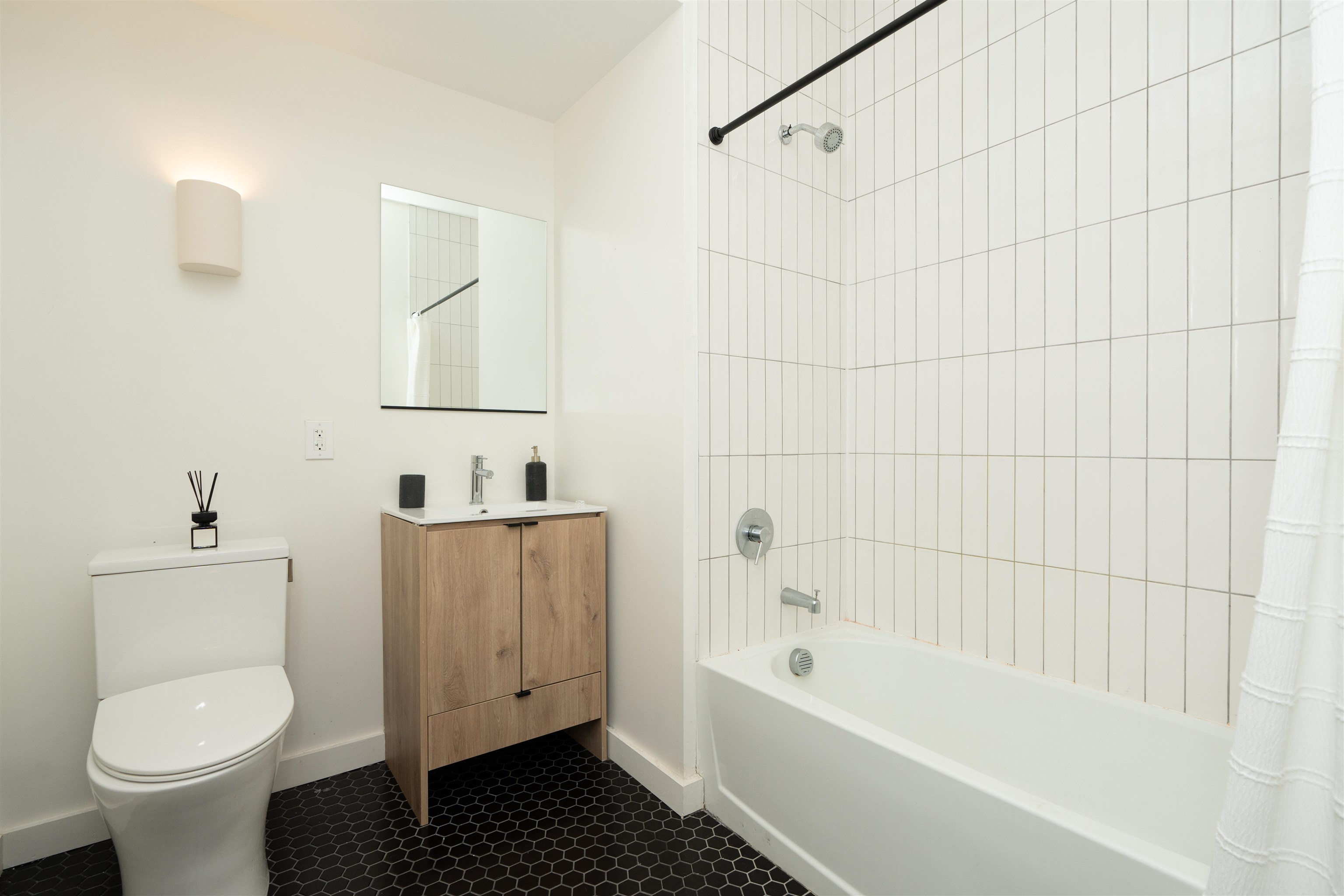 328 PACIFIC AVE Unit: 203