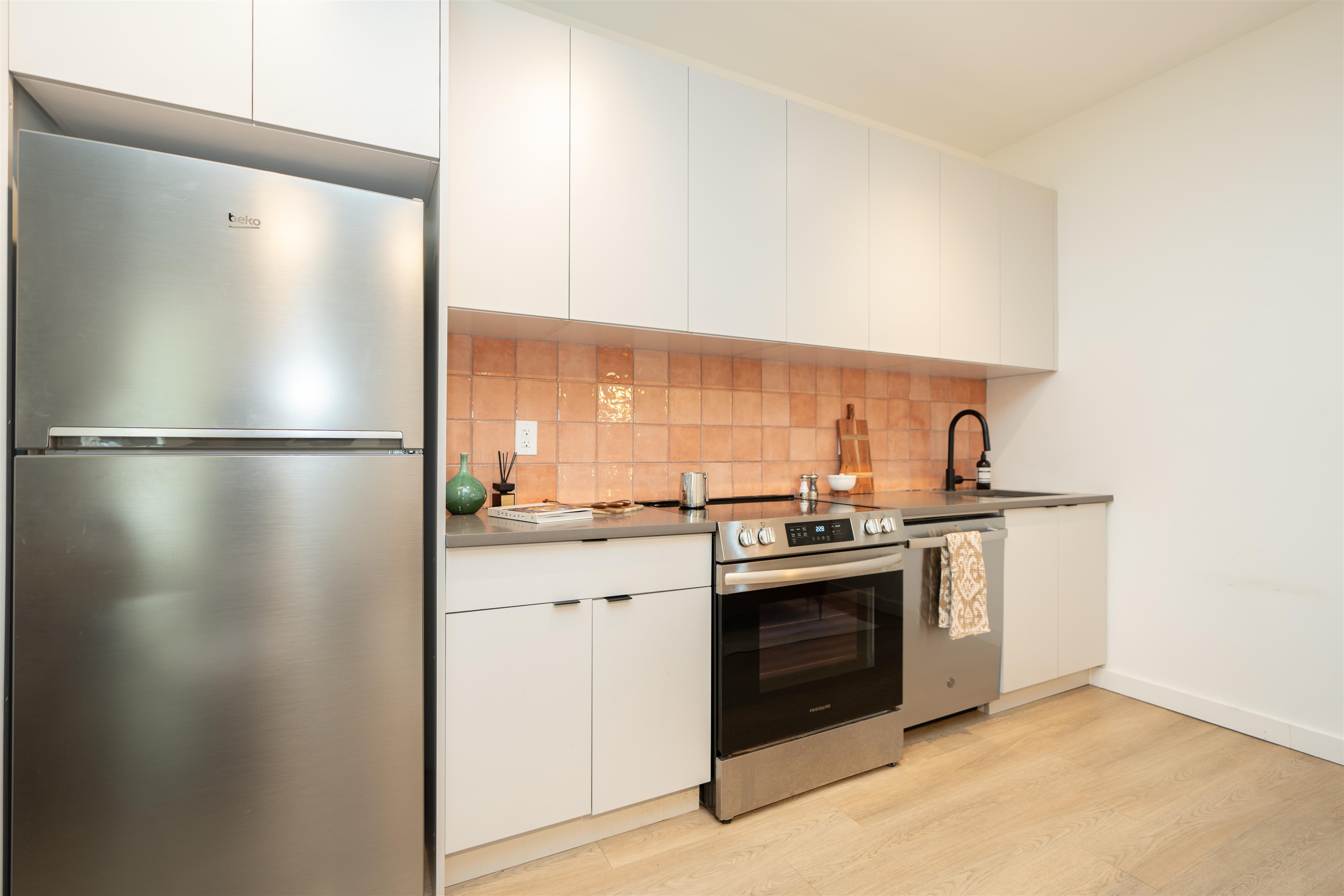 328 PACIFIC AVE Unit: 203