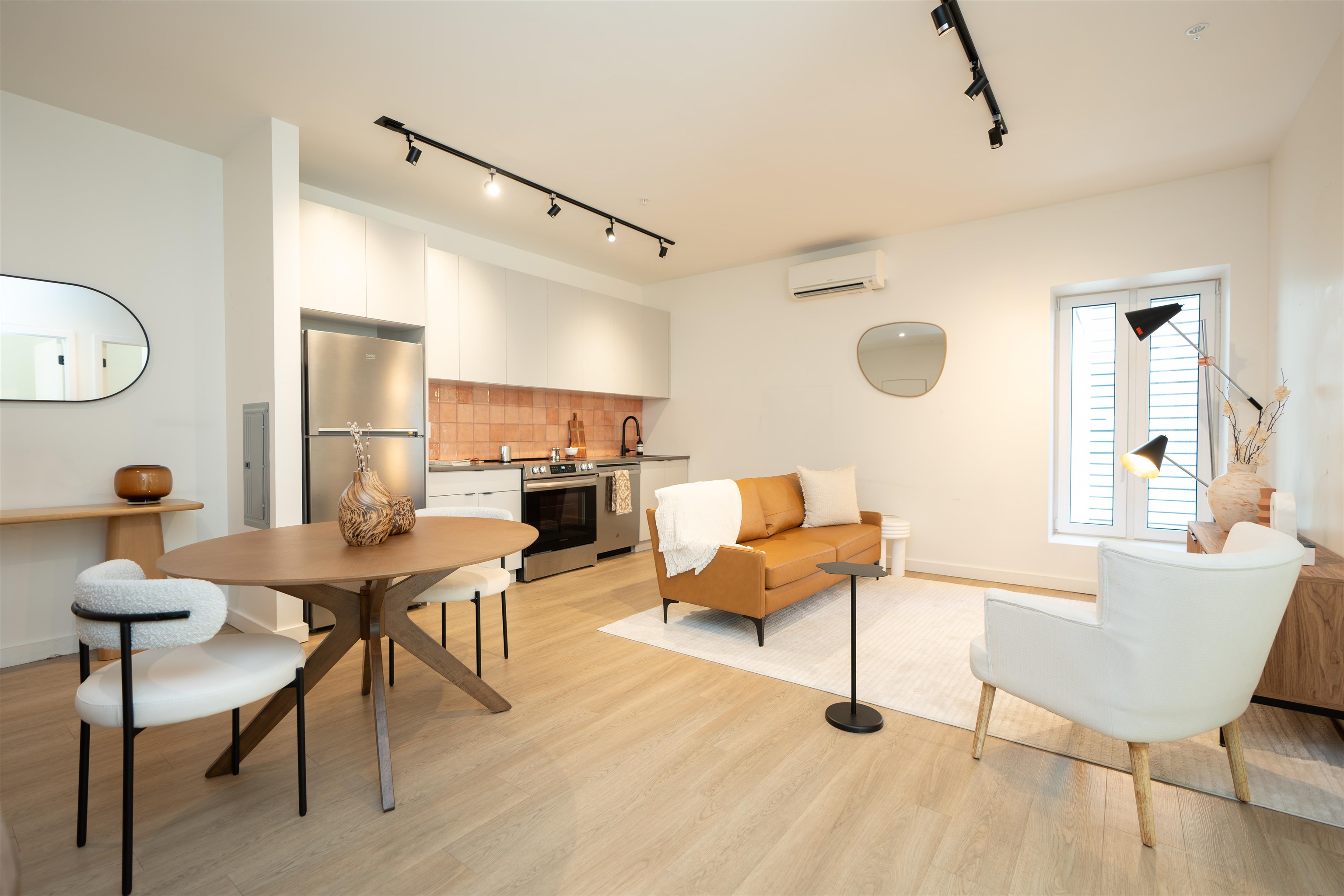 328 PACIFIC AVE Unit: 203